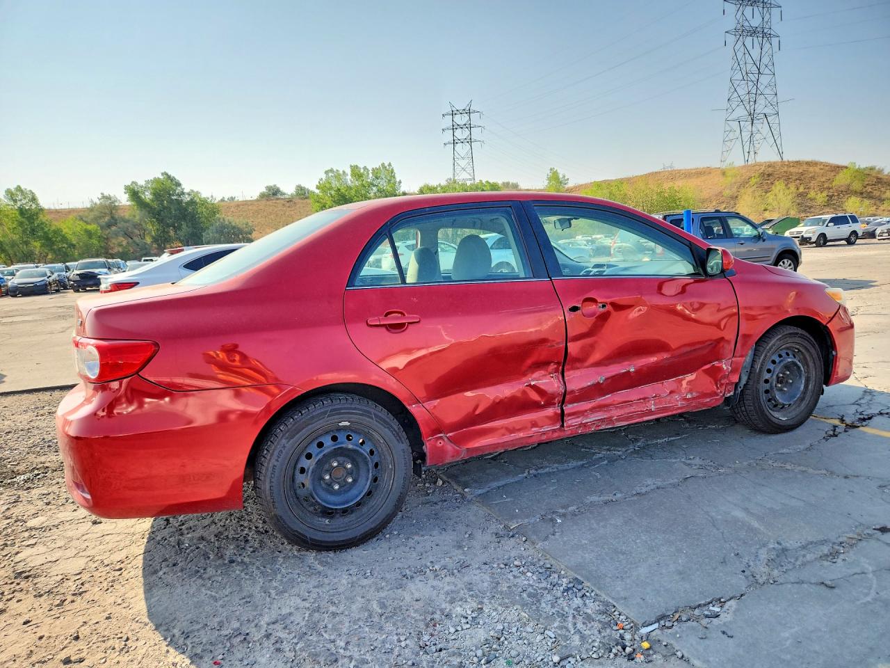 2013 Toyota Corolla Le Red vin: 2T1BU4EE9DC013656