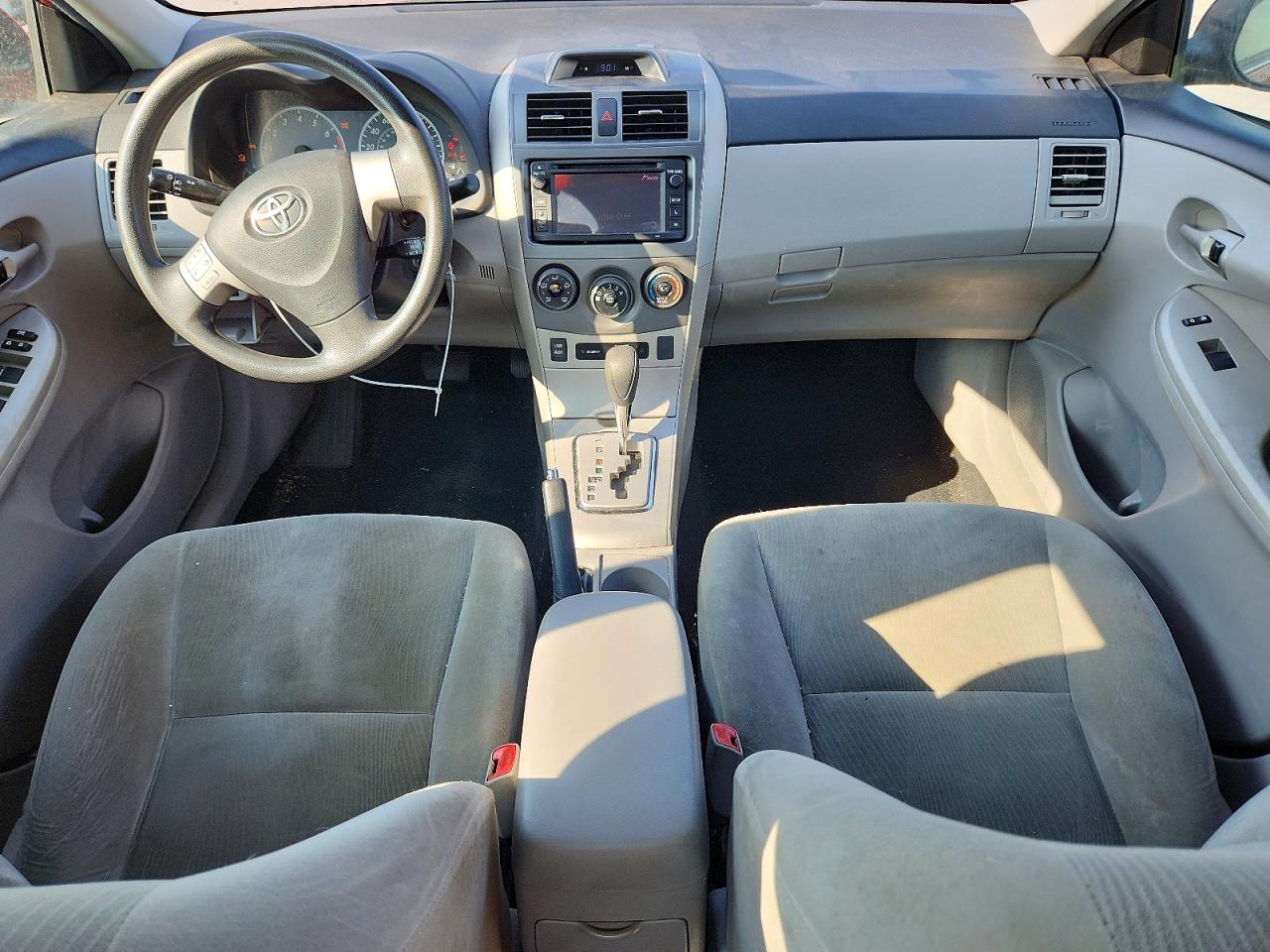 2013 Toyota Corolla Le Red vin: 2T1BU4EE9DC013656