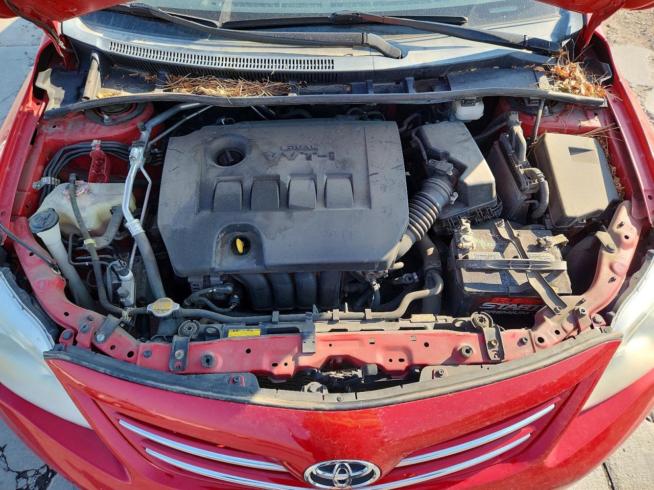 2013 Toyota Corolla Le Red vin: 2T1BU4EE9DC013656