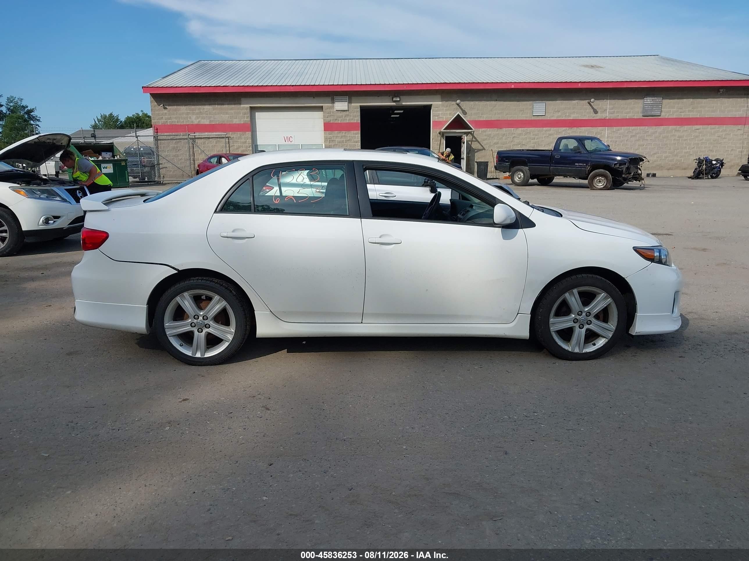 2013 Toyota Corolla S White vin: 2T1BU4EE9DC014645