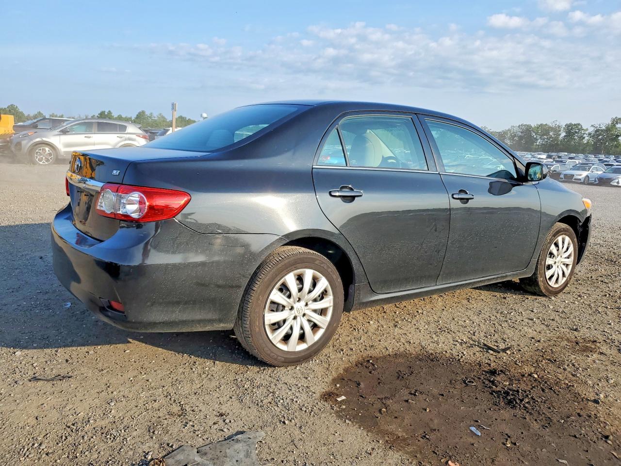 2013 Toyota Corolla Le Black vin: 2T1BU4EE9DC047628