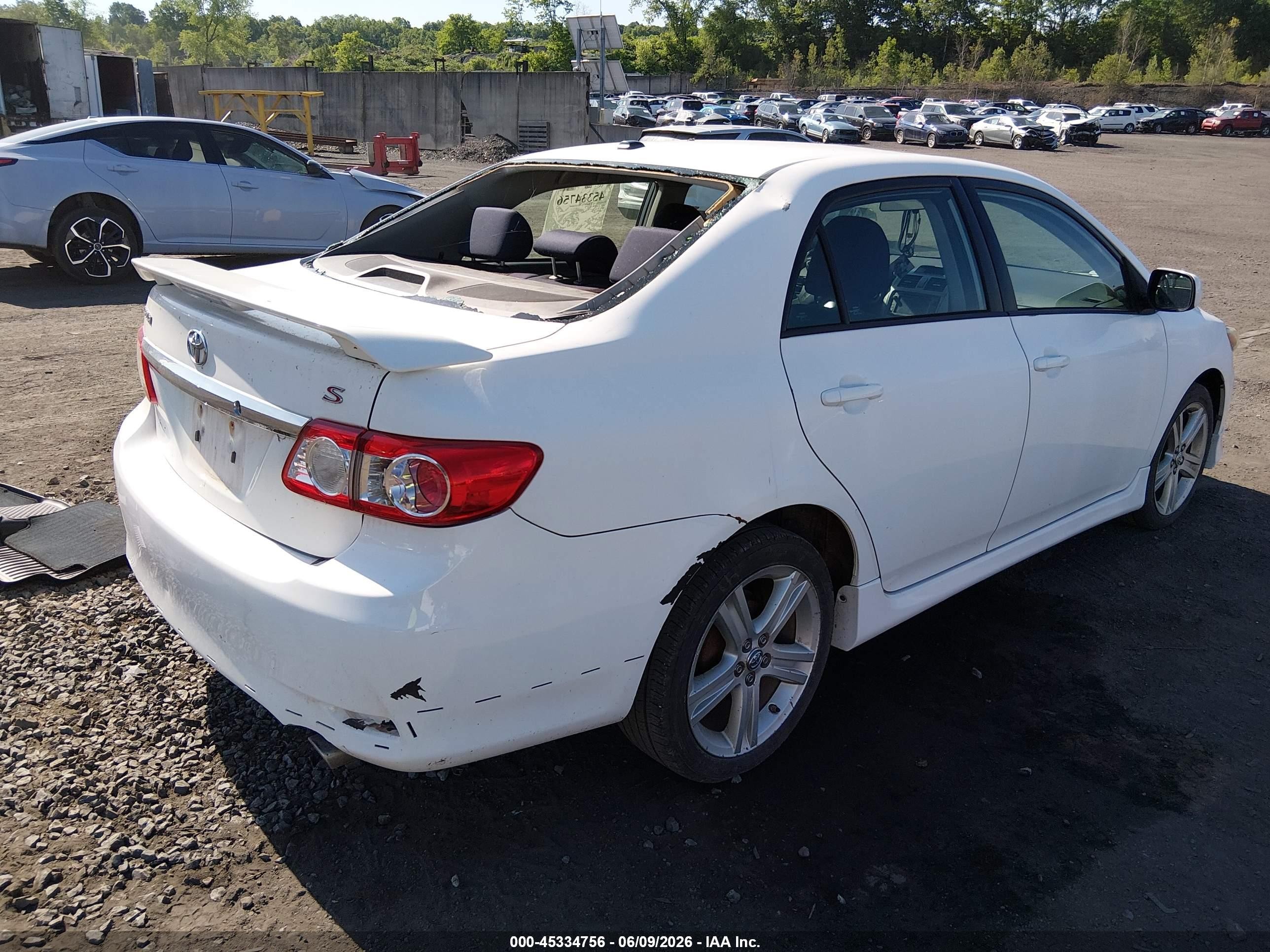 2013 Toyota Corolla S Белый vin: 2T1BU4EE9DC064736