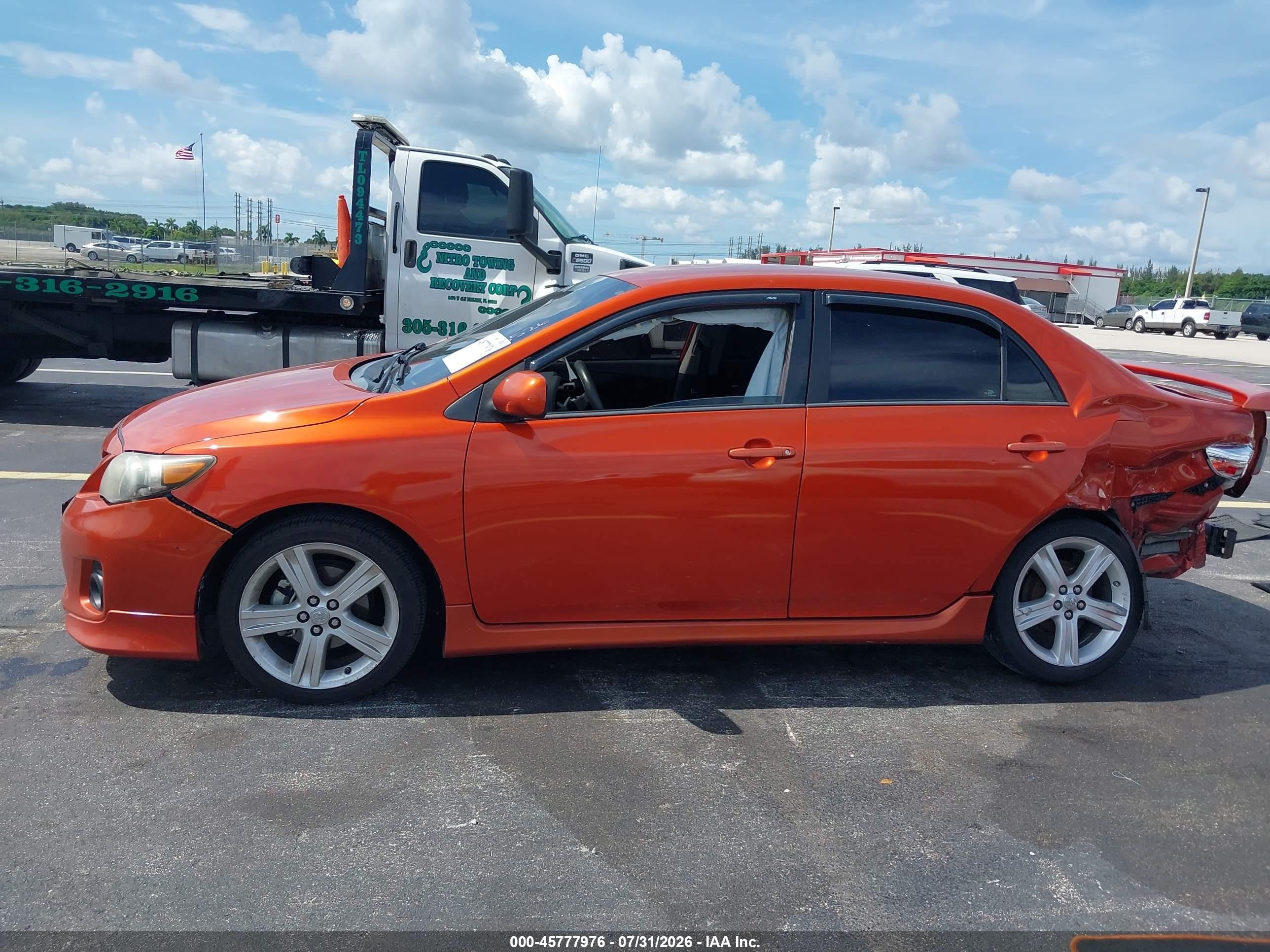 2013 Toyota Corolla S Special Edition Orange vin: 2T1BU4EE9DC075526