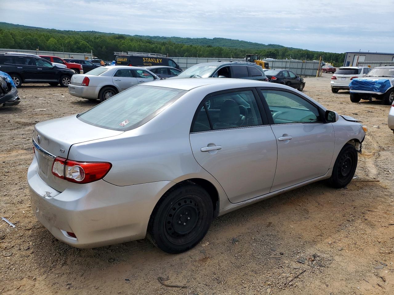 2013 Toyota Corolla Le Silver vin: 2T1BU4EE9DC085697