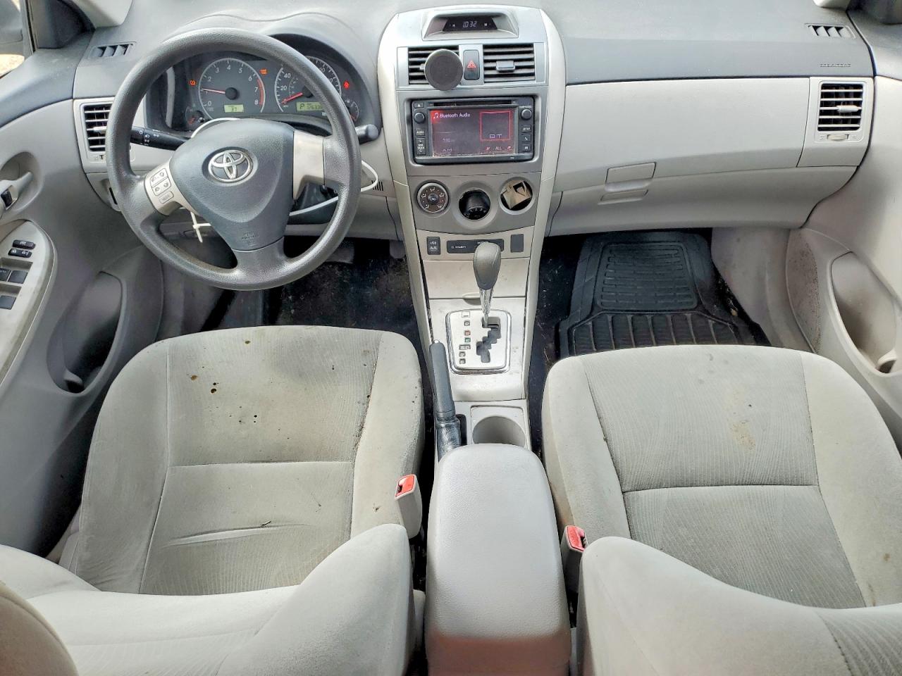 2013 Toyota Corolla Le Silver vin: 2T1BU4EE9DC085697