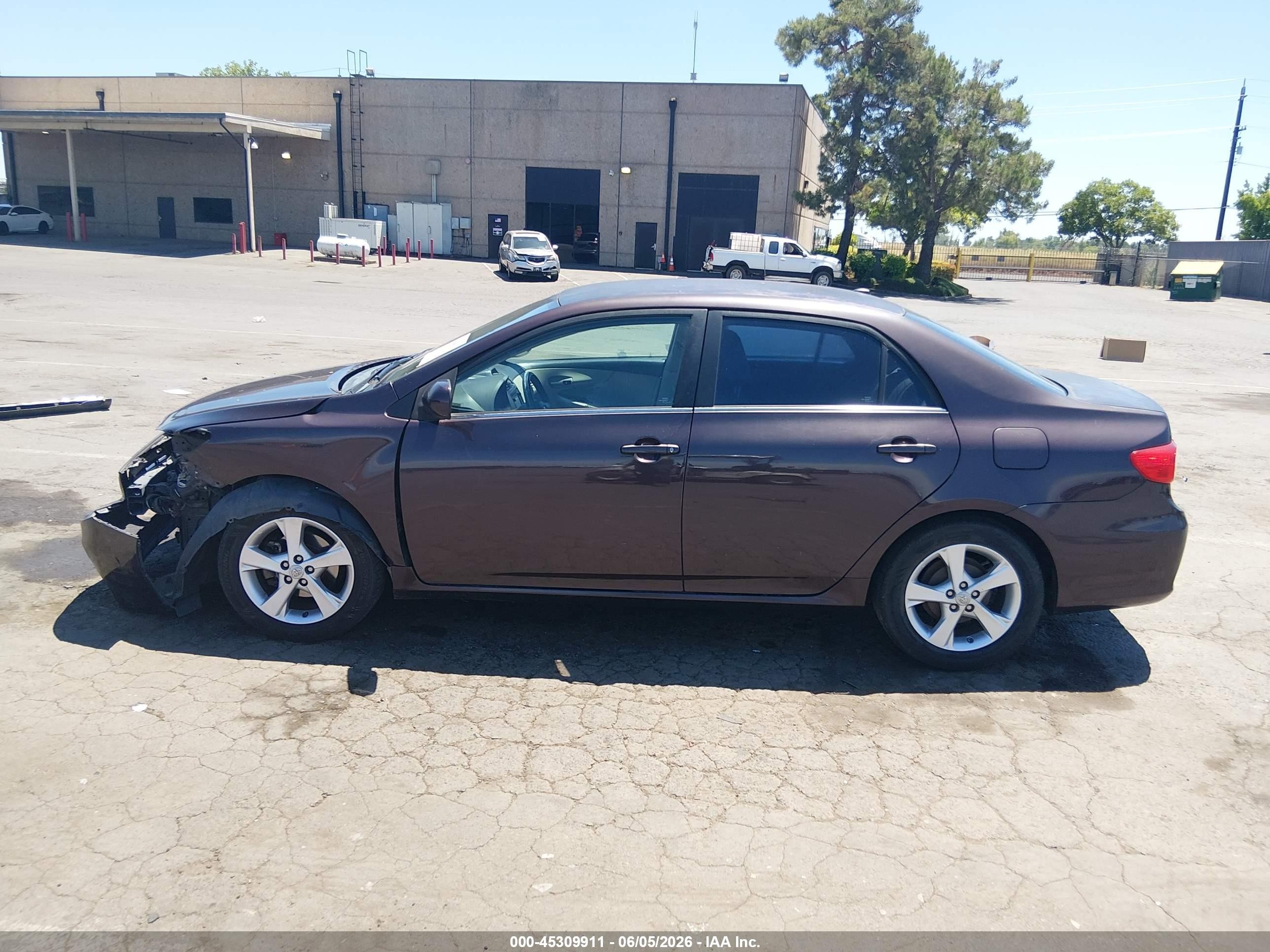 2013 Toyota Corolla Le Special Edition Maroon vin: 2T1BU4EE9DC086848