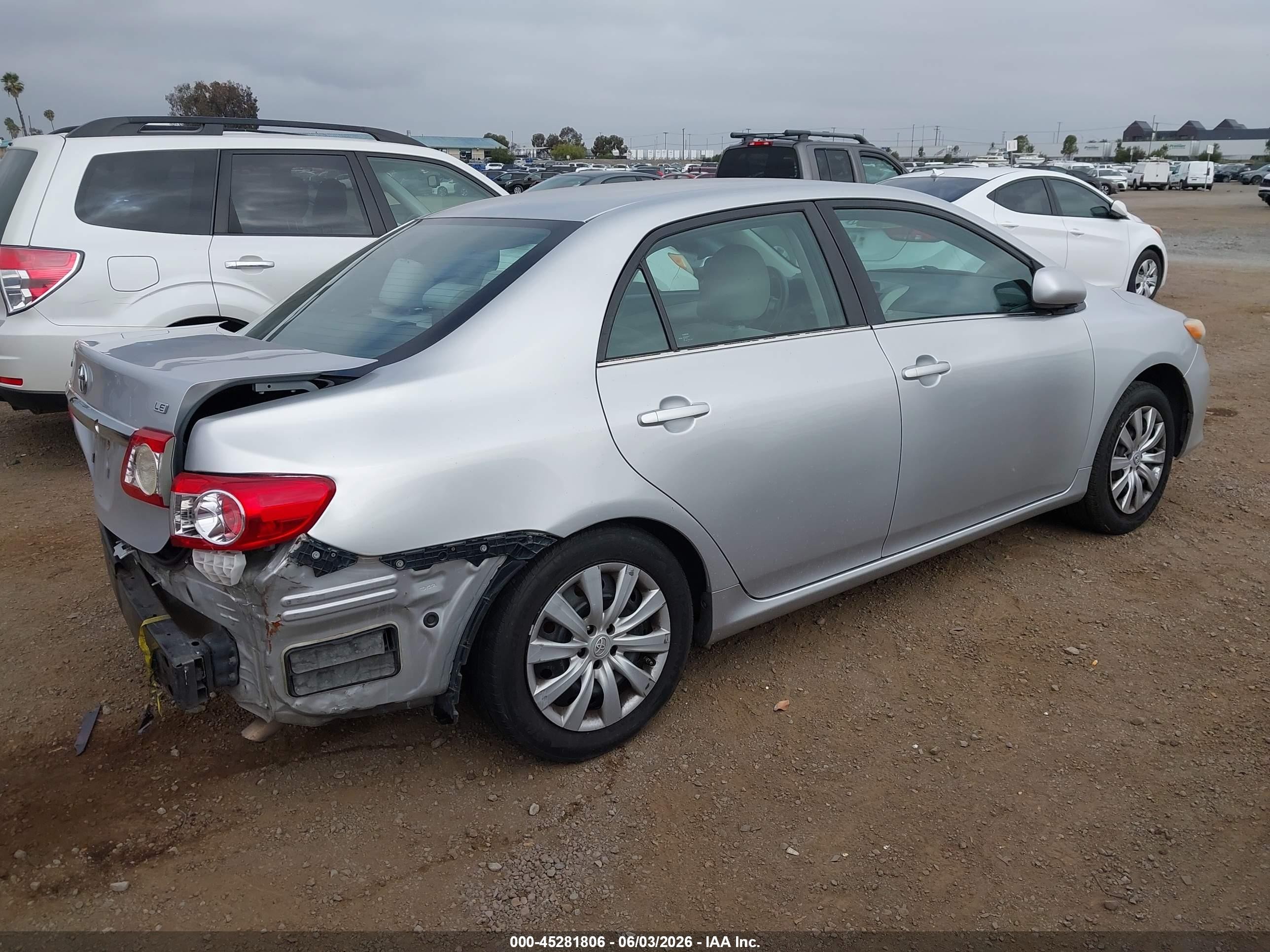 2013 Toyota Corolla Le Silver vin: 2T1BU4EE9DC092701