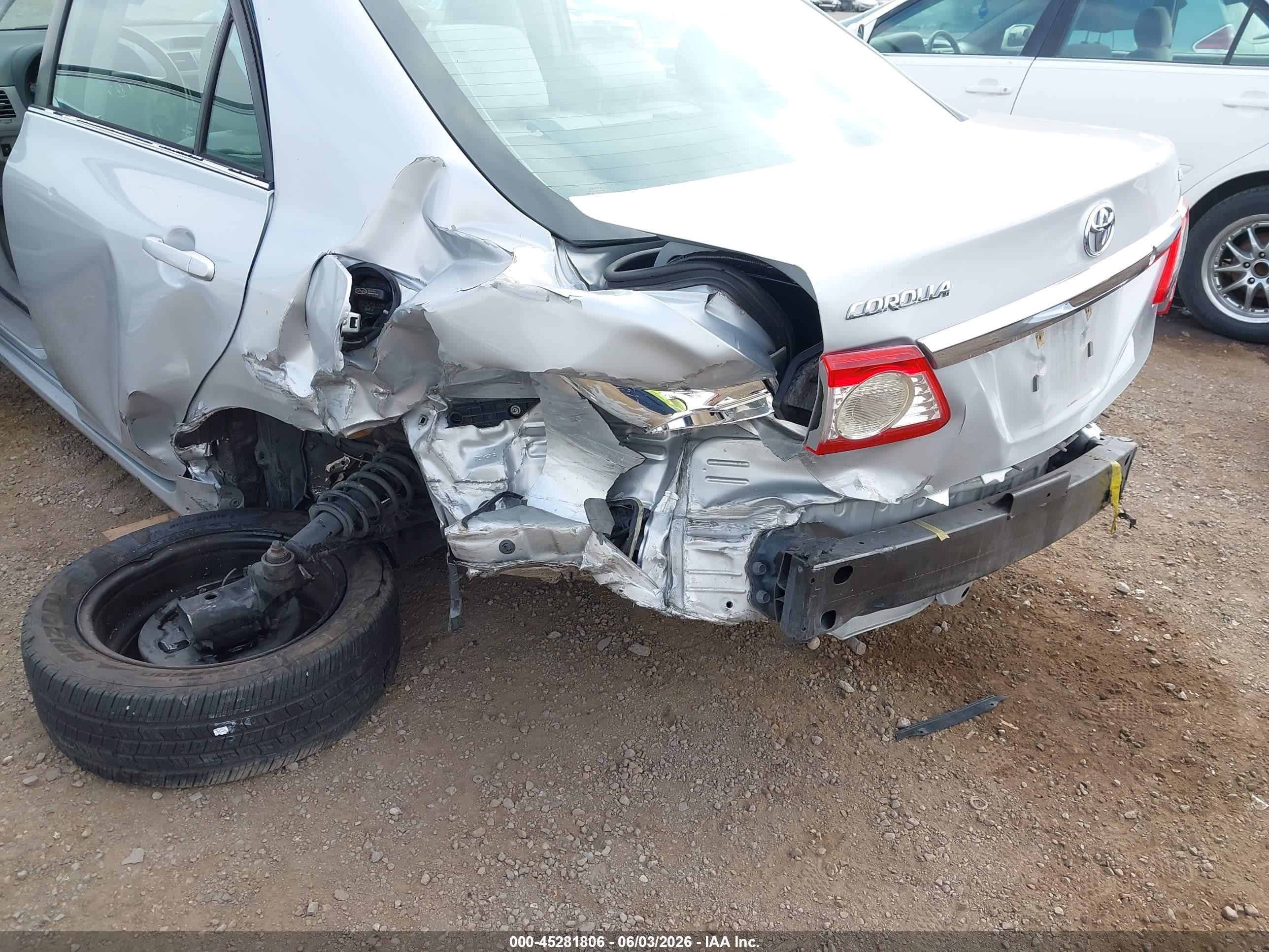 2013 Toyota Corolla Le Silver vin: 2T1BU4EE9DC092701
