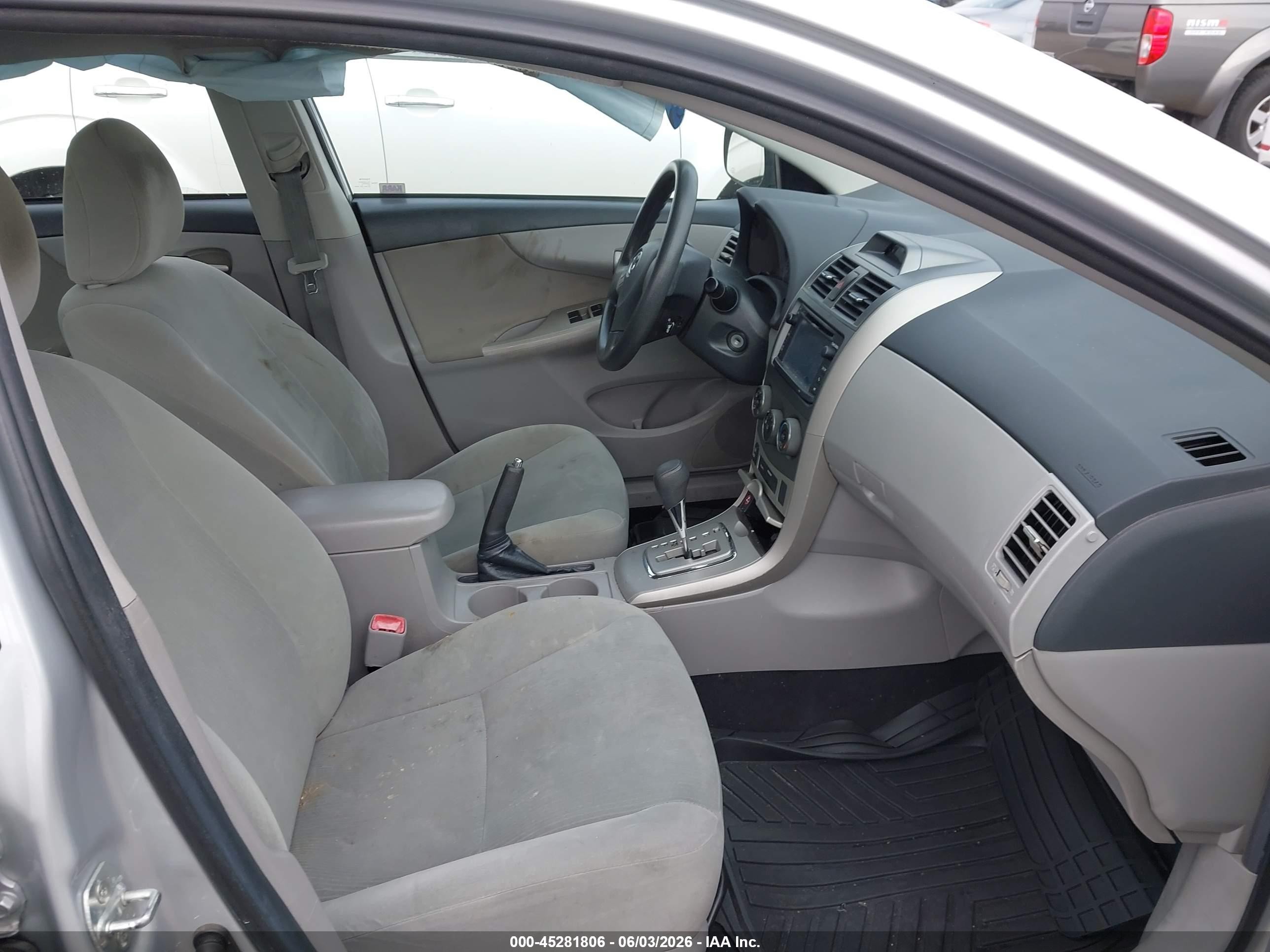 2013 Toyota Corolla Le Silver vin: 2T1BU4EE9DC092701