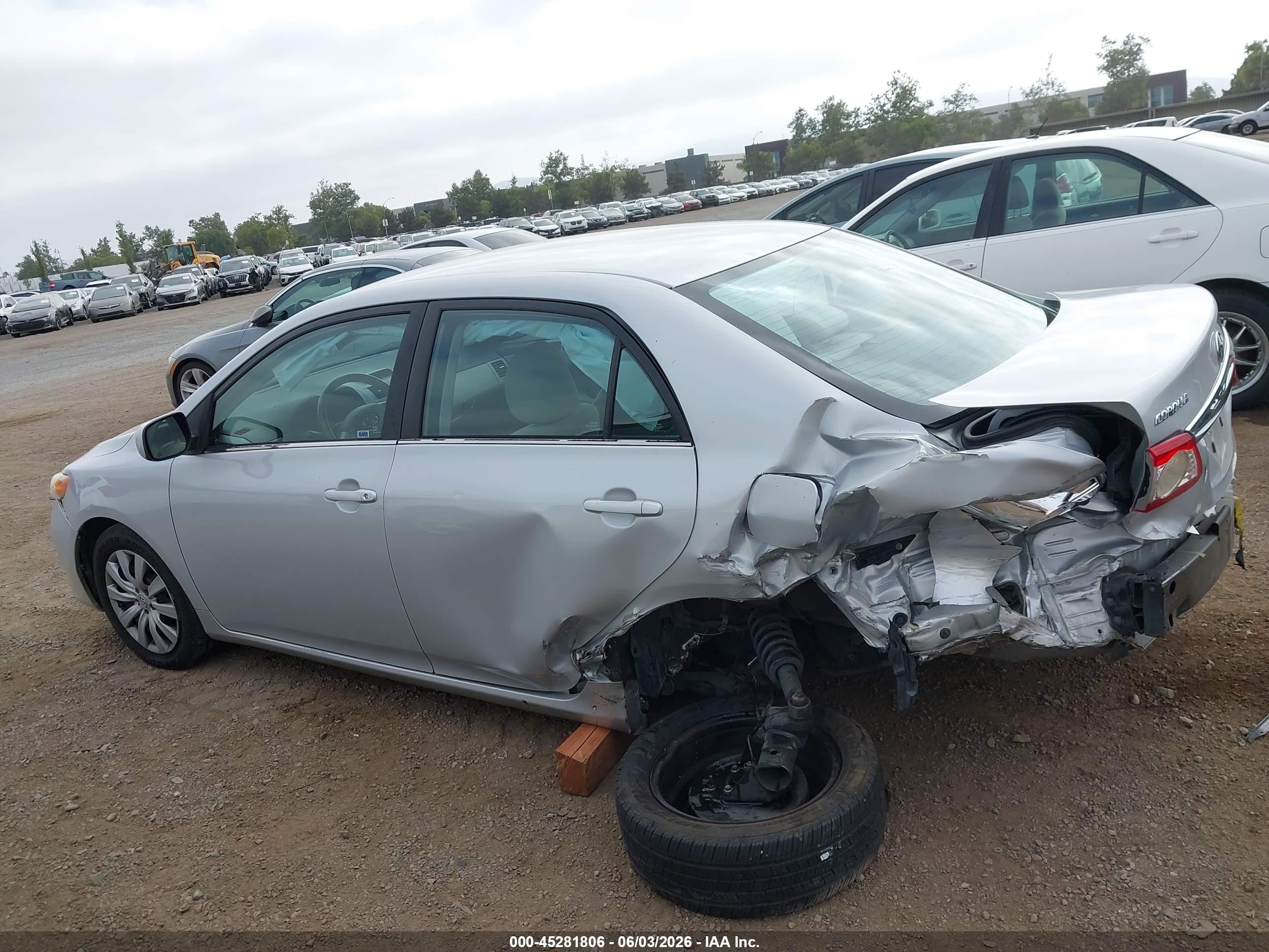 2013 Toyota Corolla Le Silver vin: 2T1BU4EE9DC092701