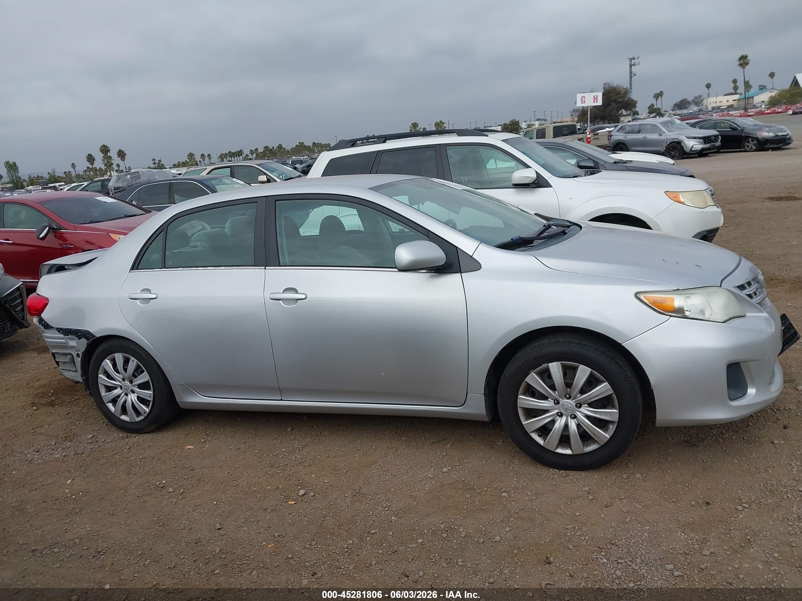 2013 Toyota Corolla Le Silver vin: 2T1BU4EE9DC092701