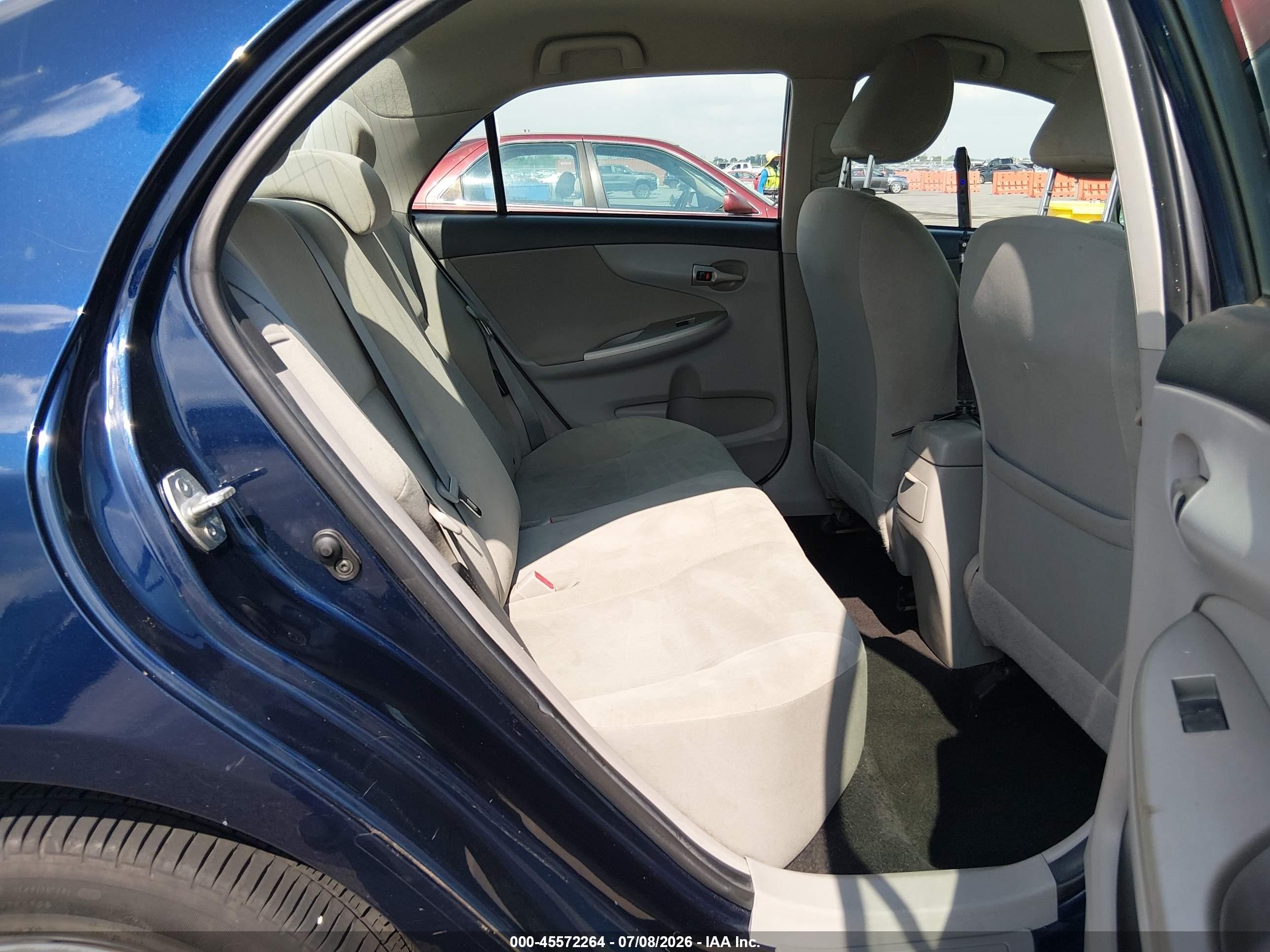 2013 Toyota Corolla Le Blue vin: 2T1BU4EE9DC094612