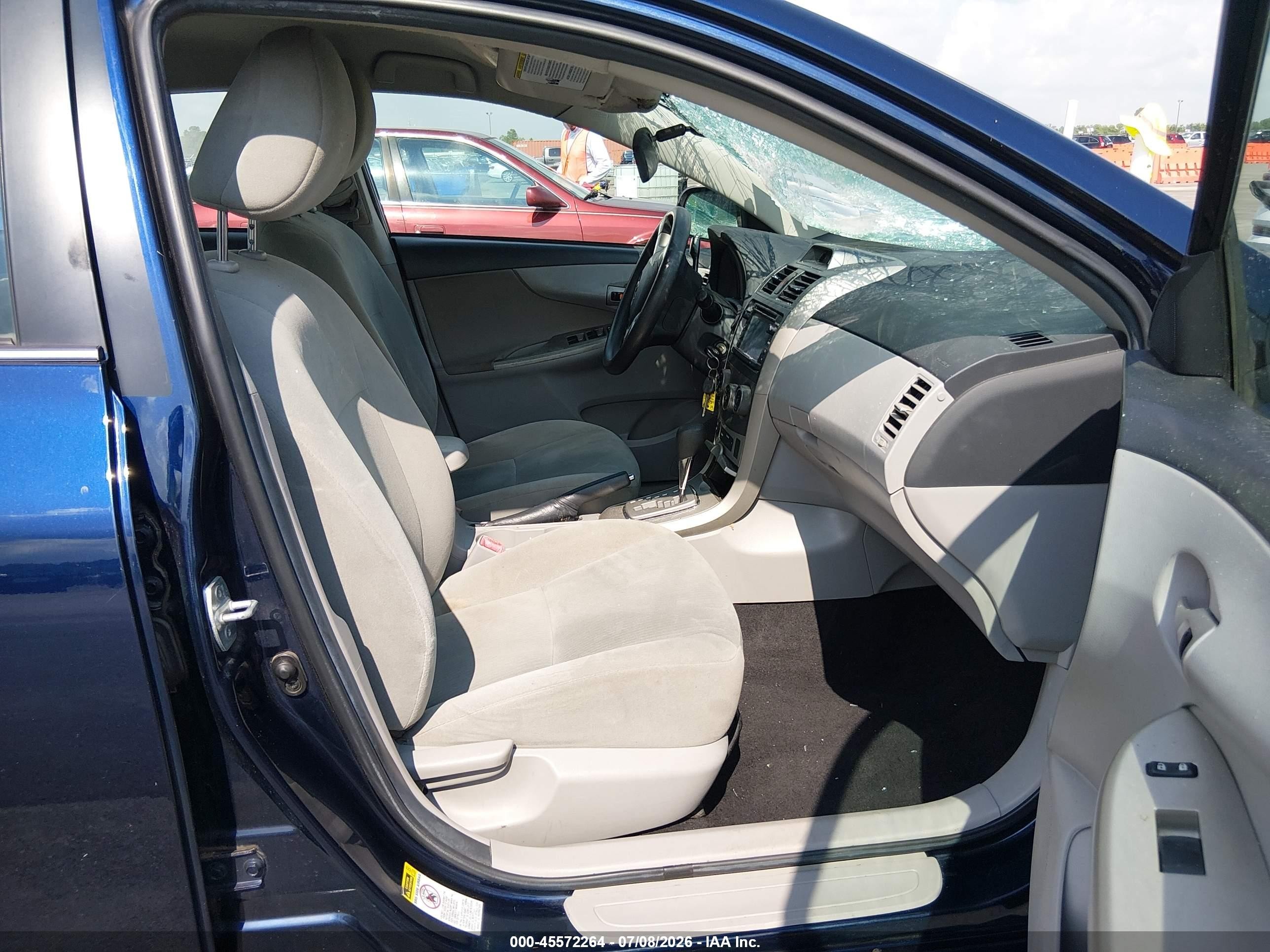 2013 Toyota Corolla Le Blue vin: 2T1BU4EE9DC094612