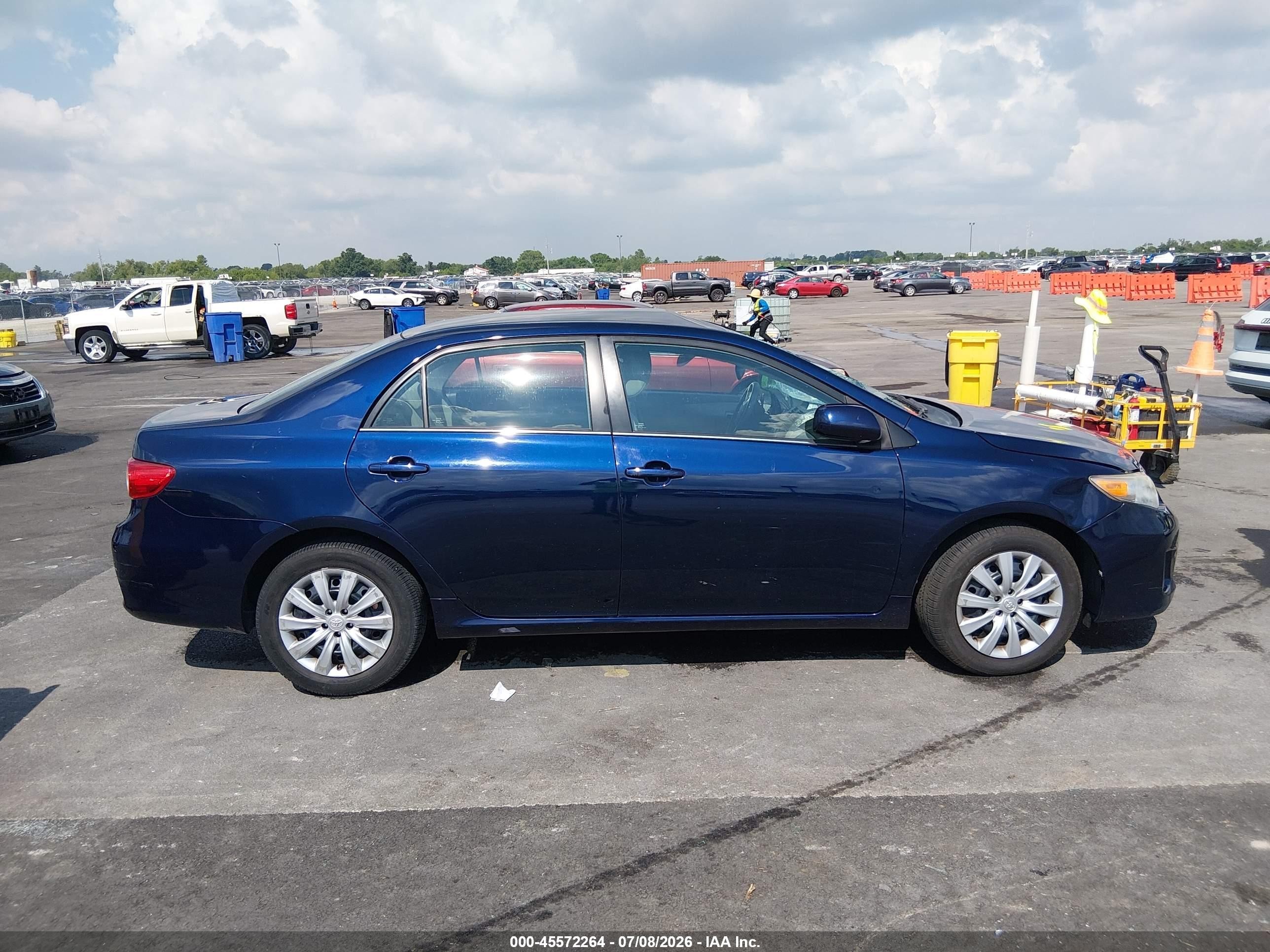 2013 Toyota Corolla Le Blue vin: 2T1BU4EE9DC094612
