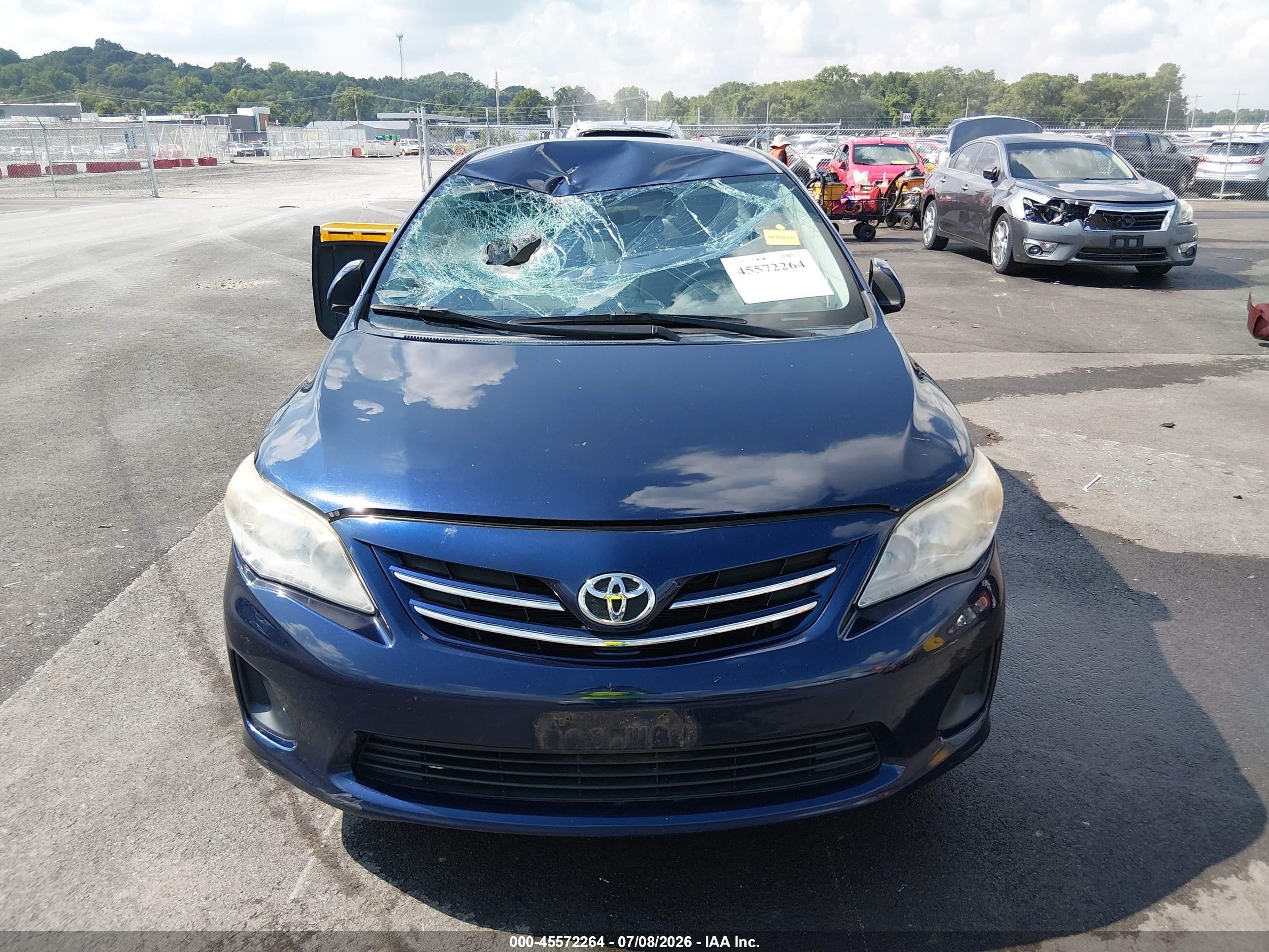 2013 Toyota Corolla Le Blue vin: 2T1BU4EE9DC094612