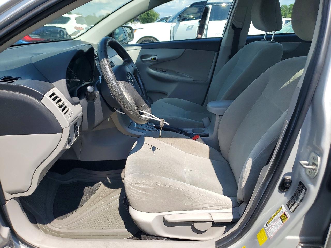 2013 Toyota Corolla Le Plus/le Premium Silver vin: 2T1BU4EE9DC094769