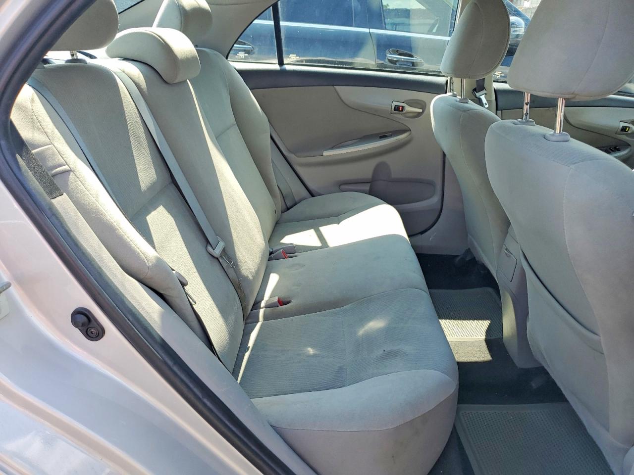 2013 Toyota Corolla Le Plus/le Premium Silver vin: 2T1BU4EE9DC094769