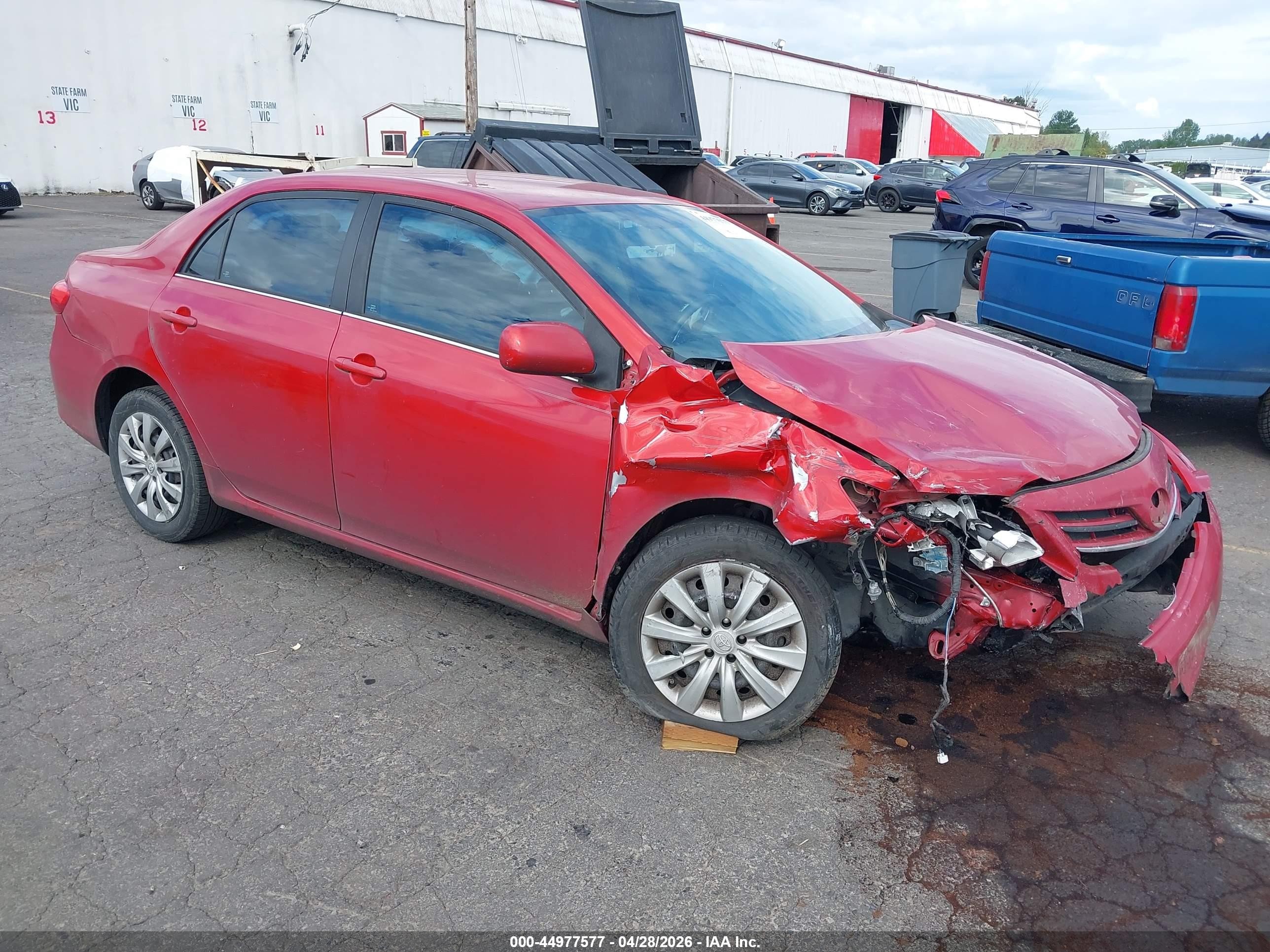 2013 Toyota Corolla Le Red vin: 2T1BU4EE9DC096702