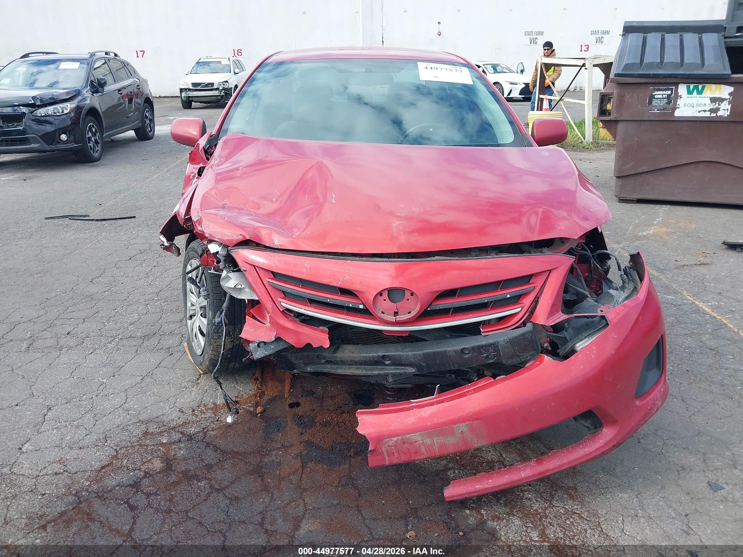 2013 Toyota Corolla Le Red vin: 2T1BU4EE9DC096702