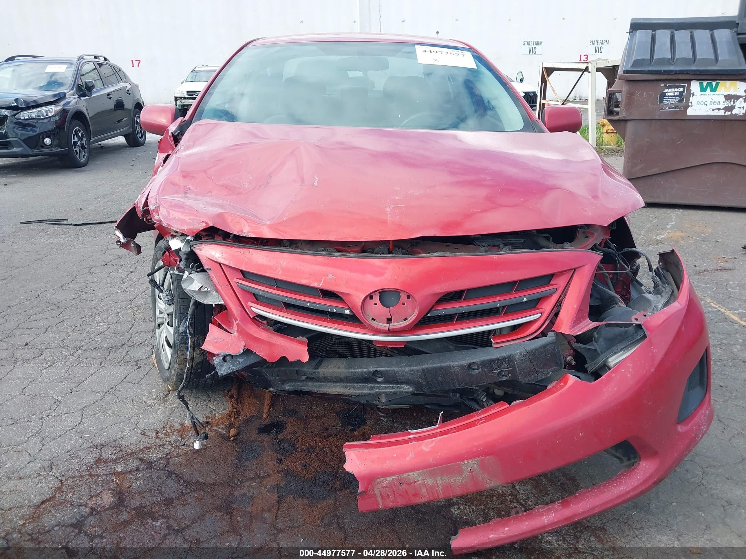 2013 Toyota Corolla Le Red vin: 2T1BU4EE9DC096702