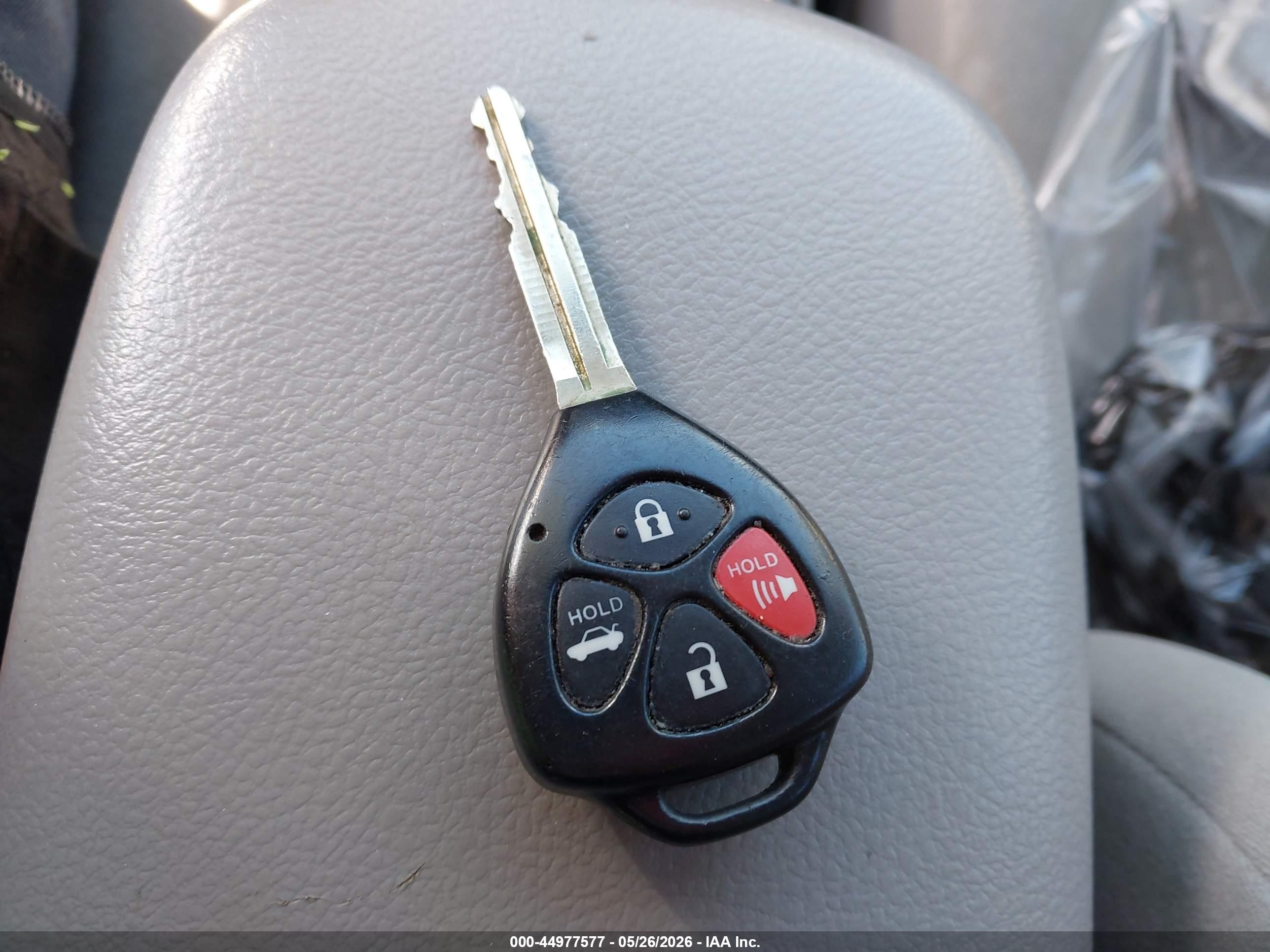 2013 Toyota Corolla Le Red vin: 2T1BU4EE9DC096702