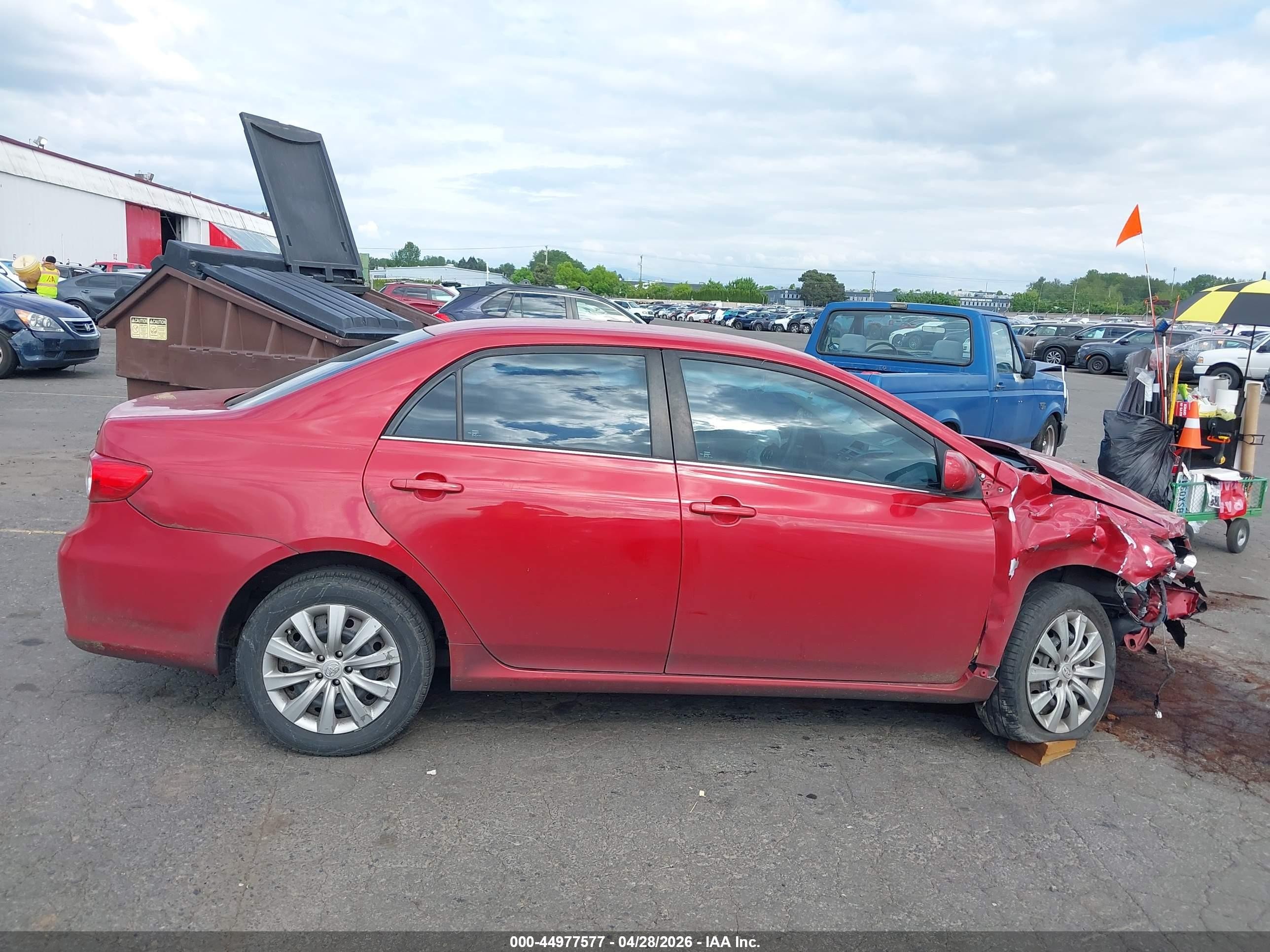 2013 Toyota Corolla Le Red vin: 2T1BU4EE9DC096702