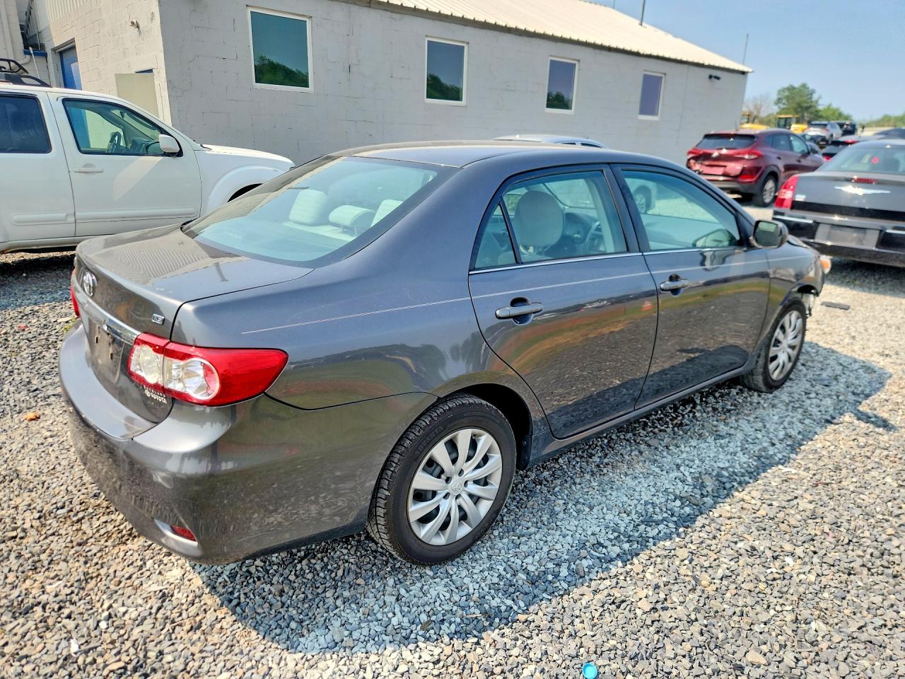 2013 Toyota Corolla Le Gray vin: 2T1BU4EE9DC098109