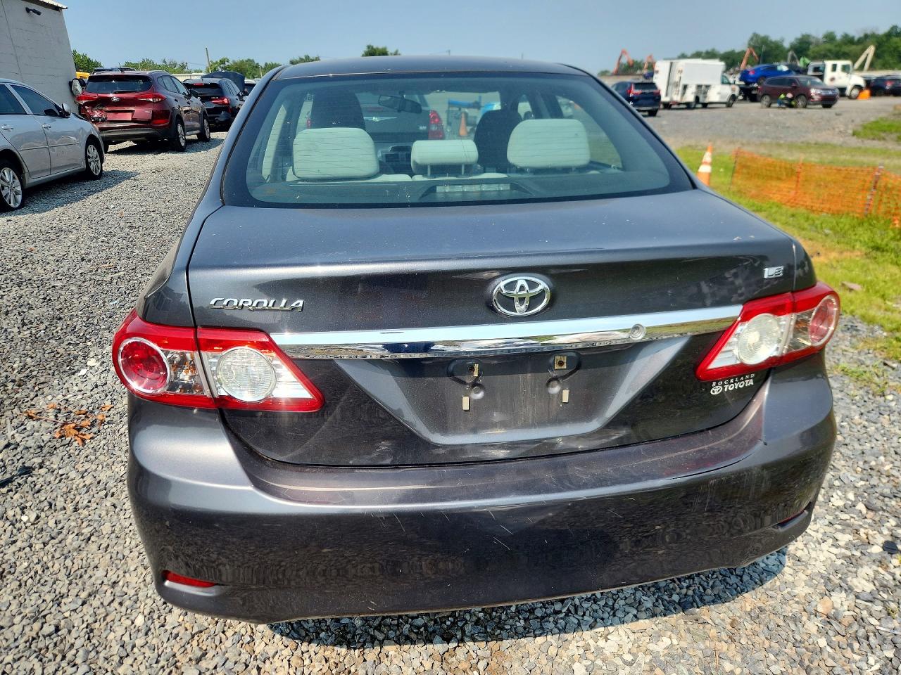 2013 Toyota Corolla Le Gray vin: 2T1BU4EE9DC098109