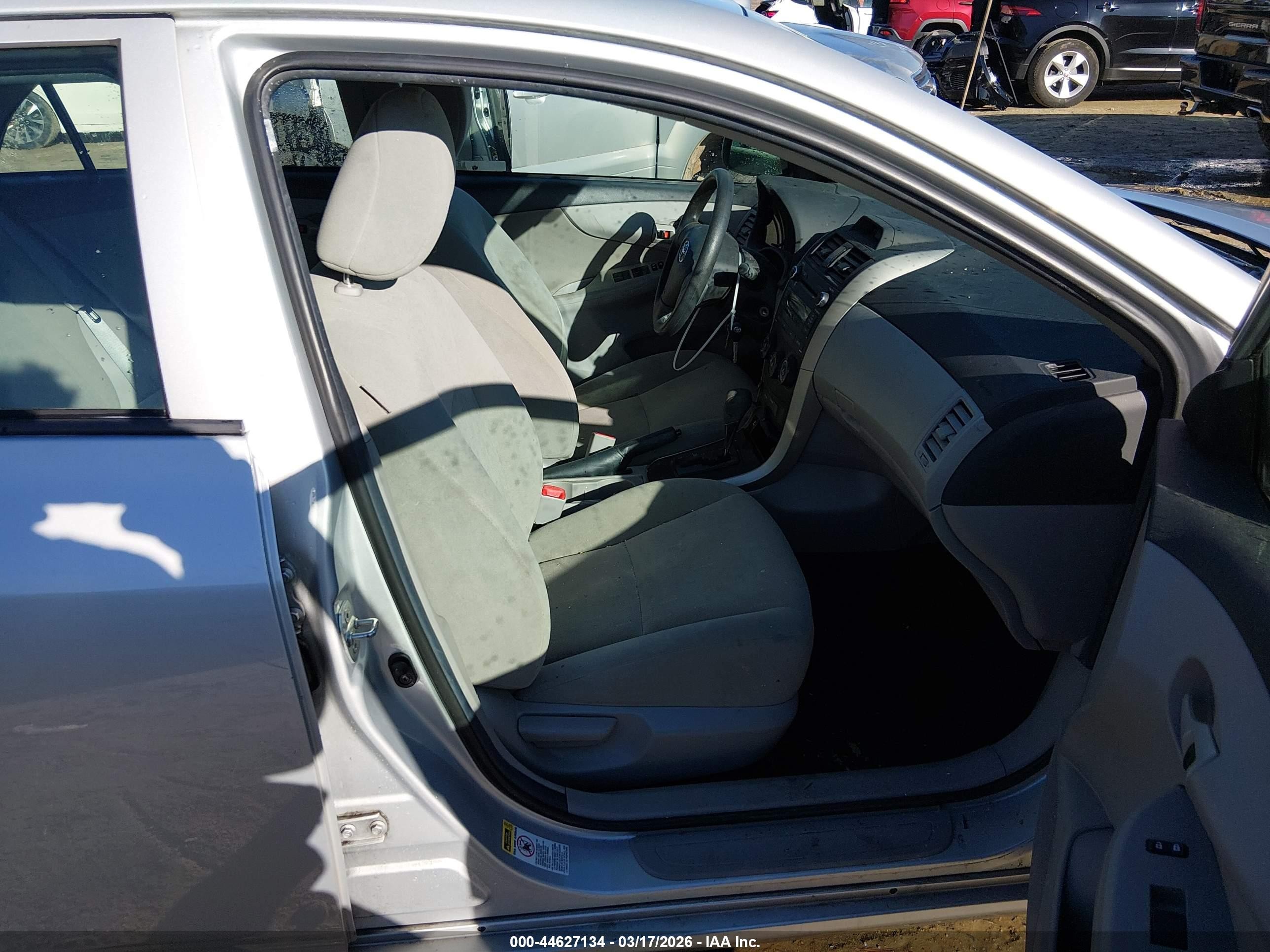 2013 Toyota Corolla L Silver vin: 2T1BU4EE9DC108296