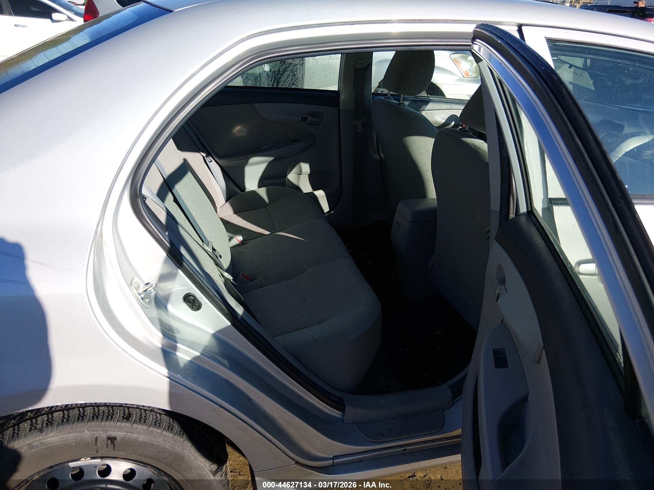 2013 Toyota Corolla L Silver vin: 2T1BU4EE9DC108296