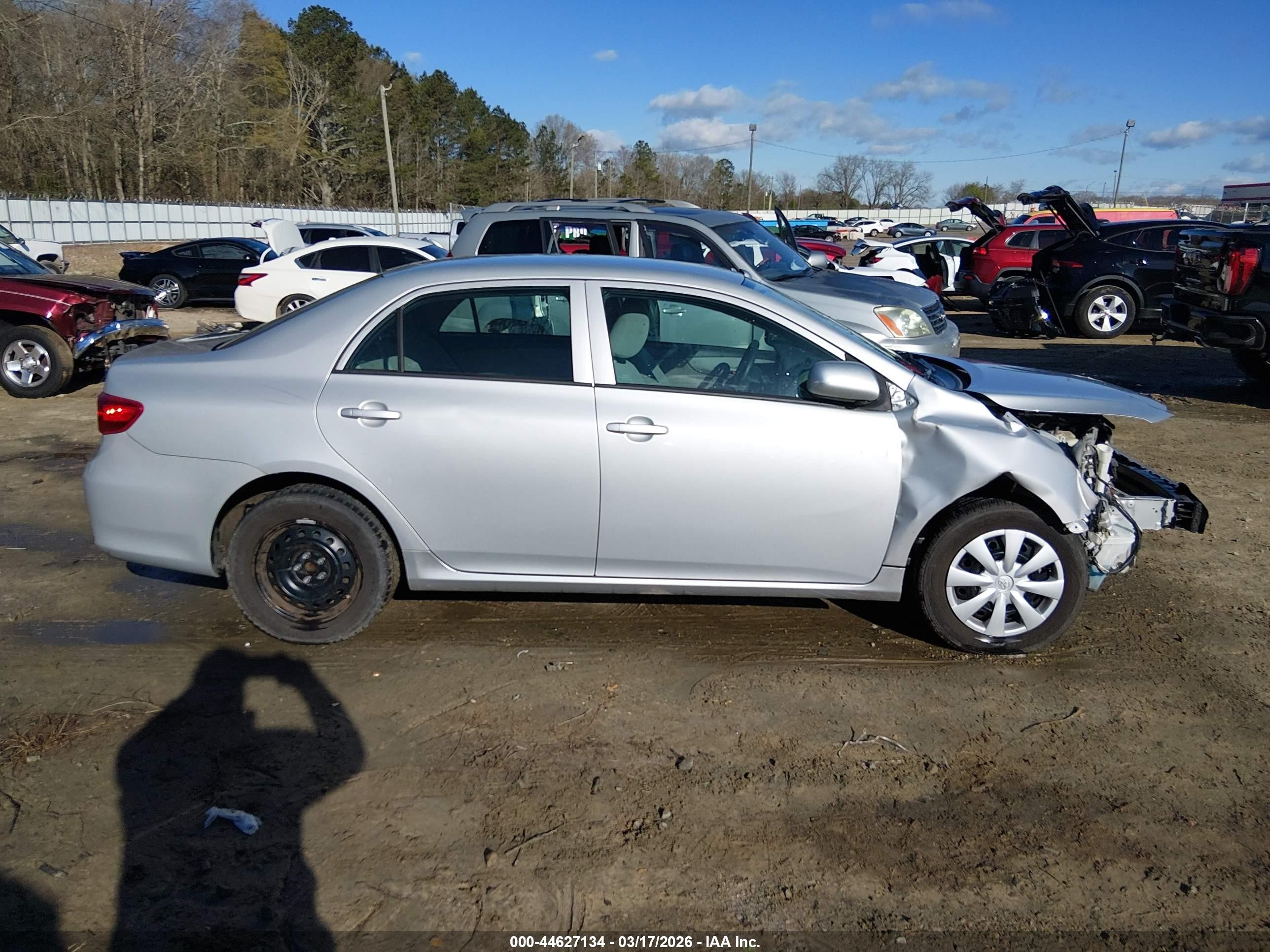 2013 Toyota Corolla L Silver vin: 2T1BU4EE9DC108296