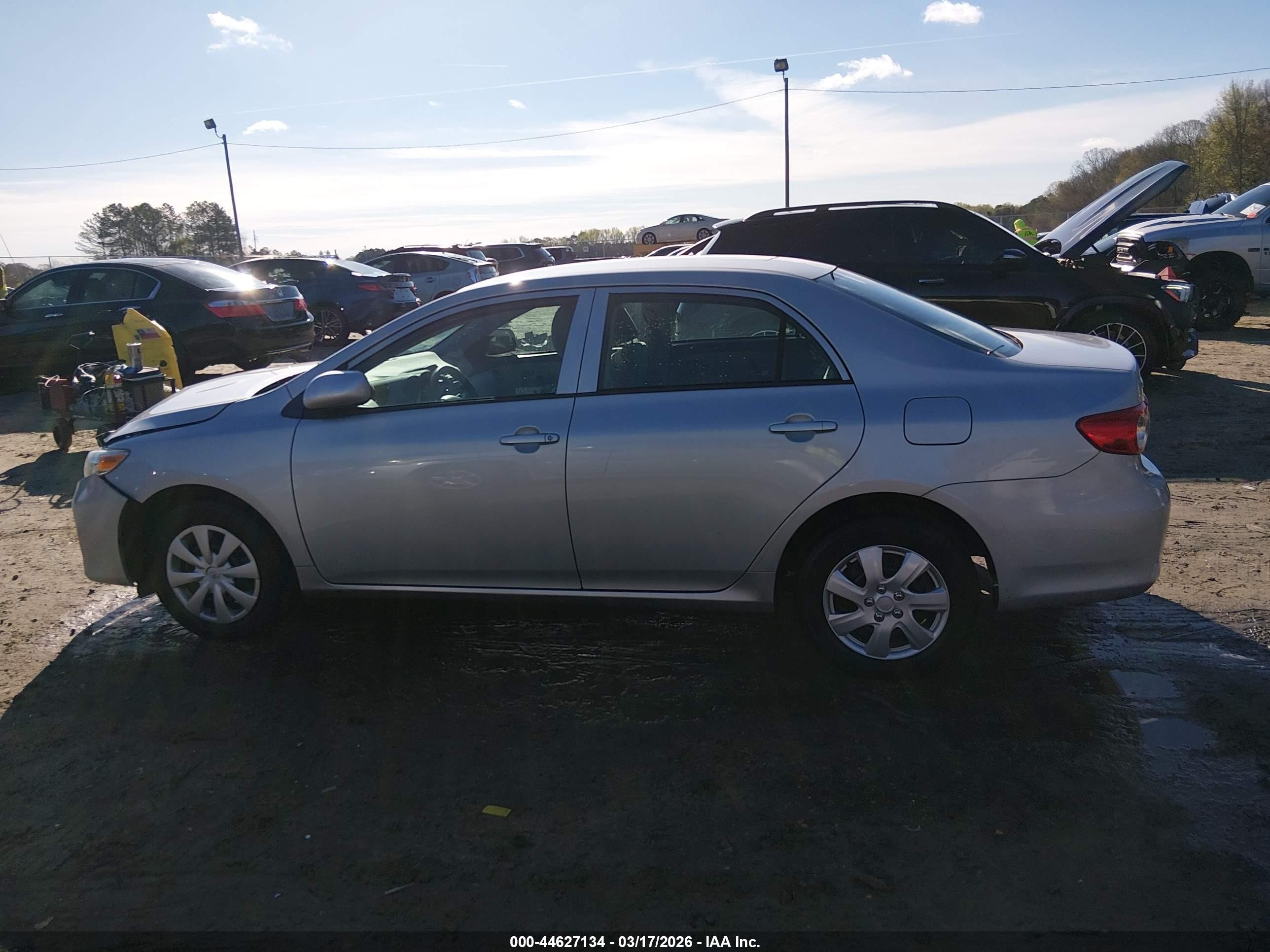 2013 Toyota Corolla L Silver vin: 2T1BU4EE9DC108296