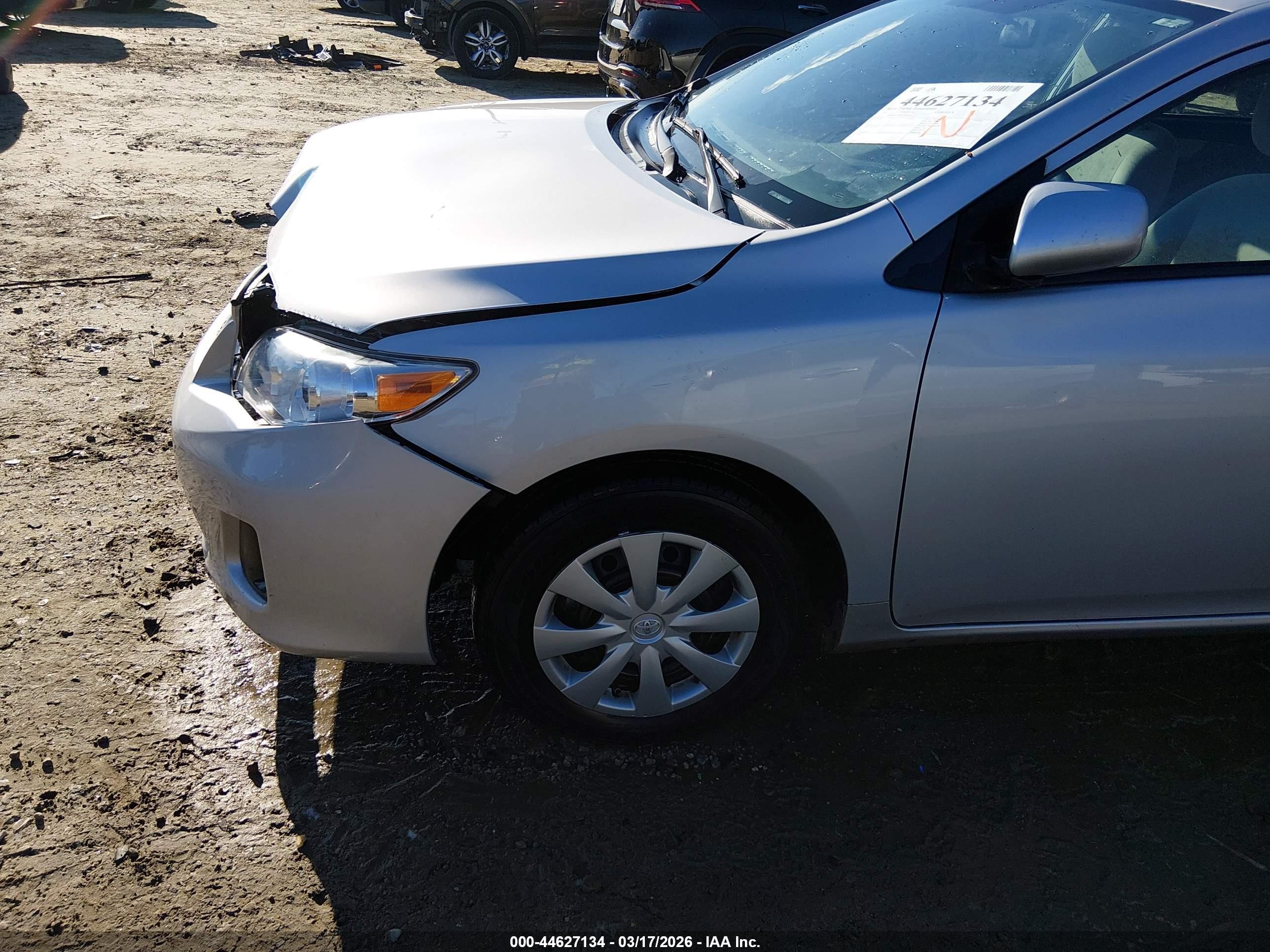 2013 Toyota Corolla L Silver vin: 2T1BU4EE9DC108296