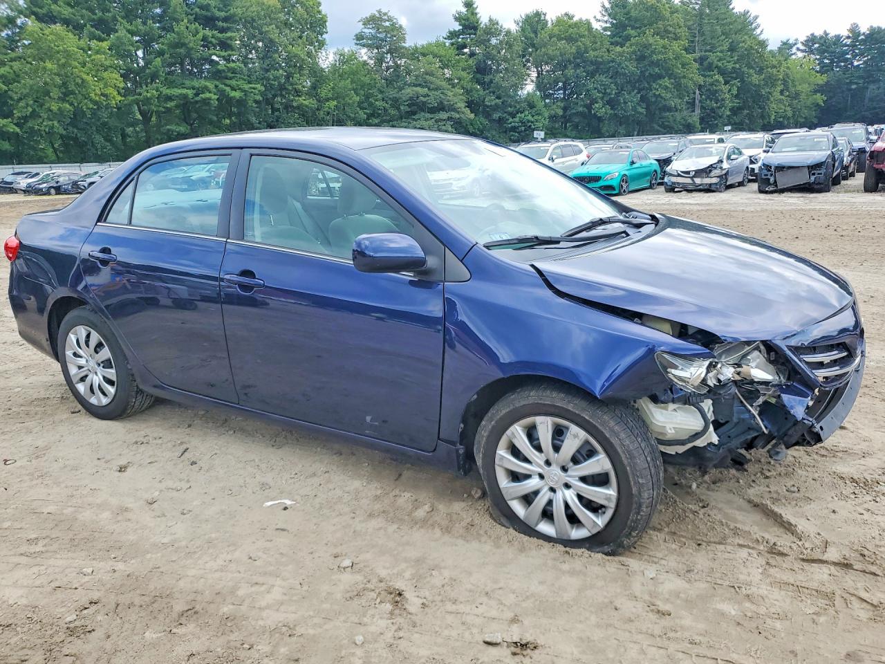 2013 Toyota Corolla Le Blue vin: 2T1BU4EE9DC111747