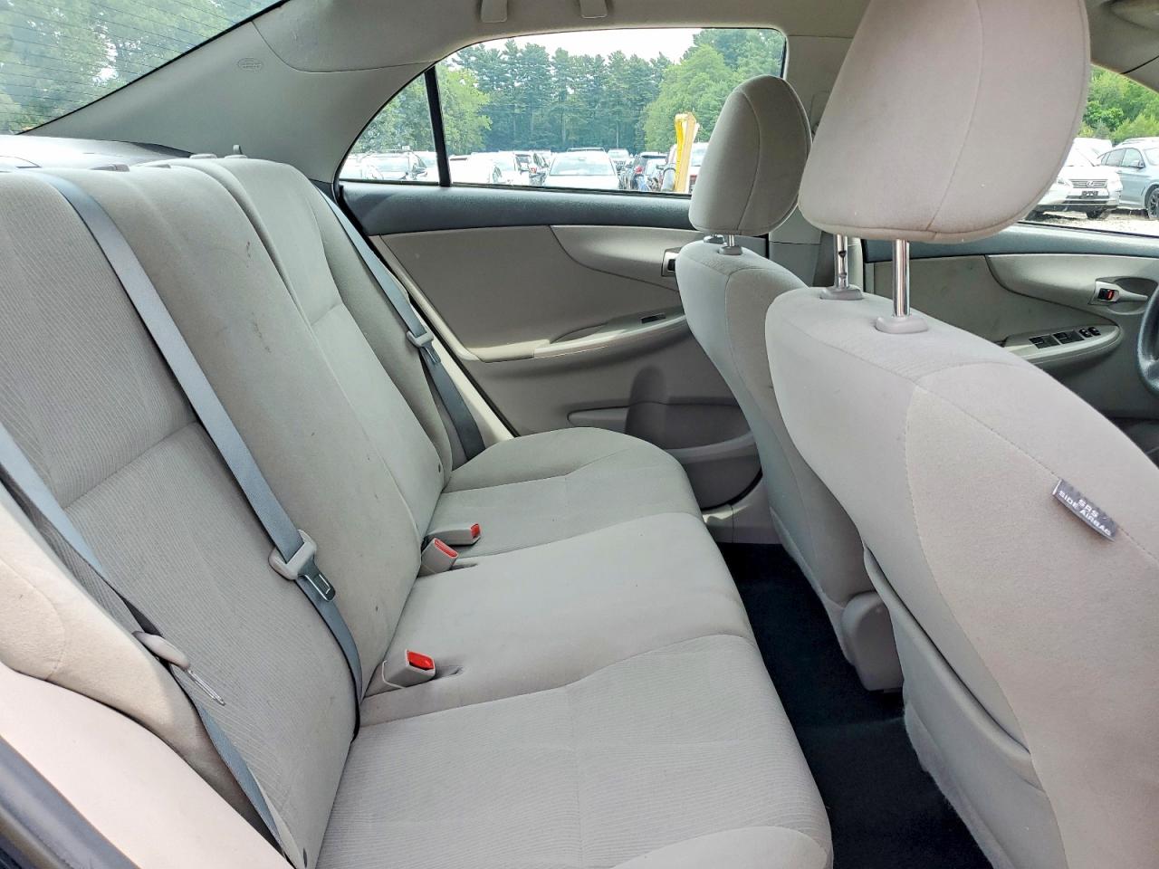 2013 Toyota Corolla Le Blue vin: 2T1BU4EE9DC111747