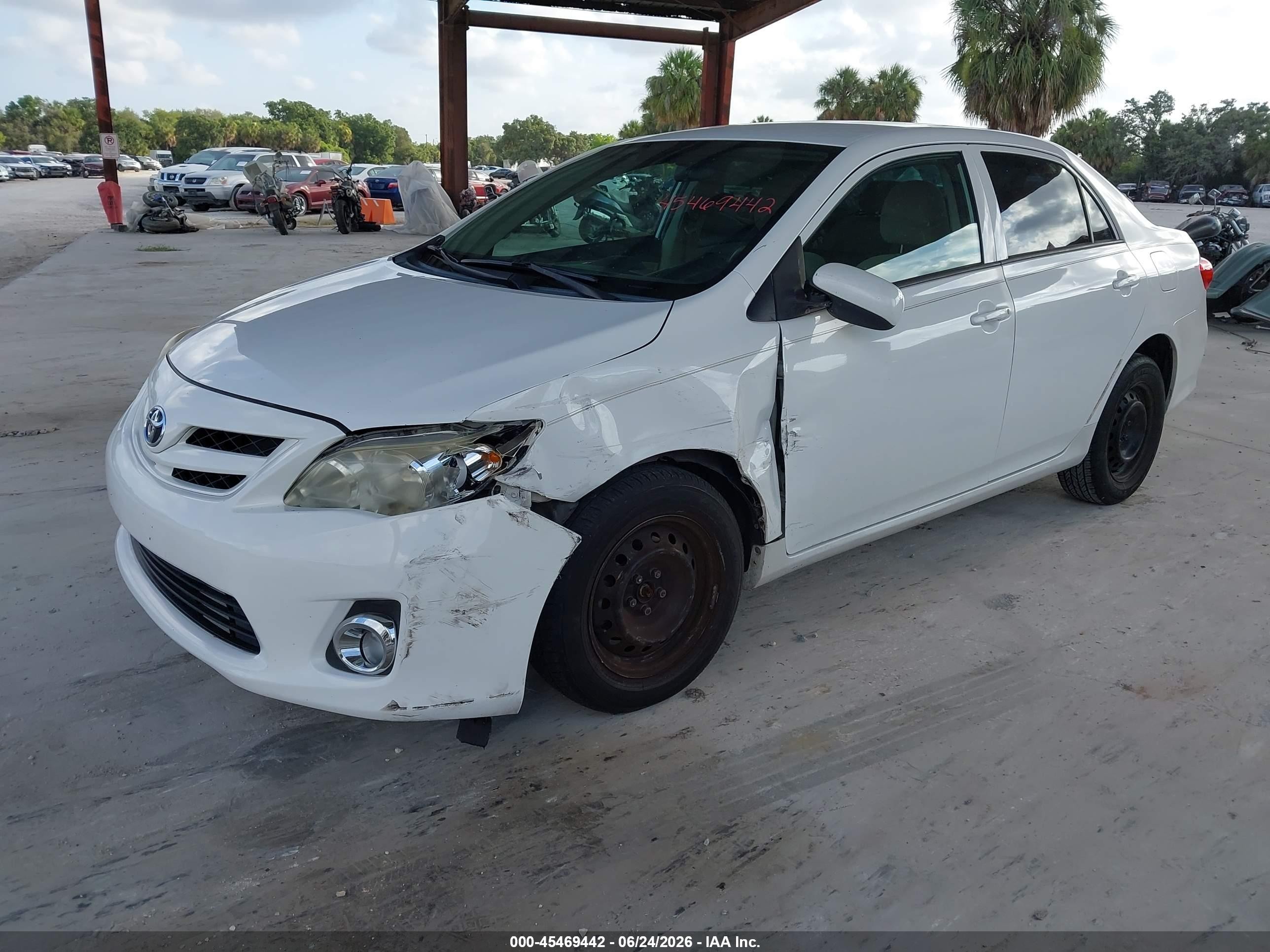 2013 Toyota Corolla L White vin: 2T1BU4EE9DC117970
