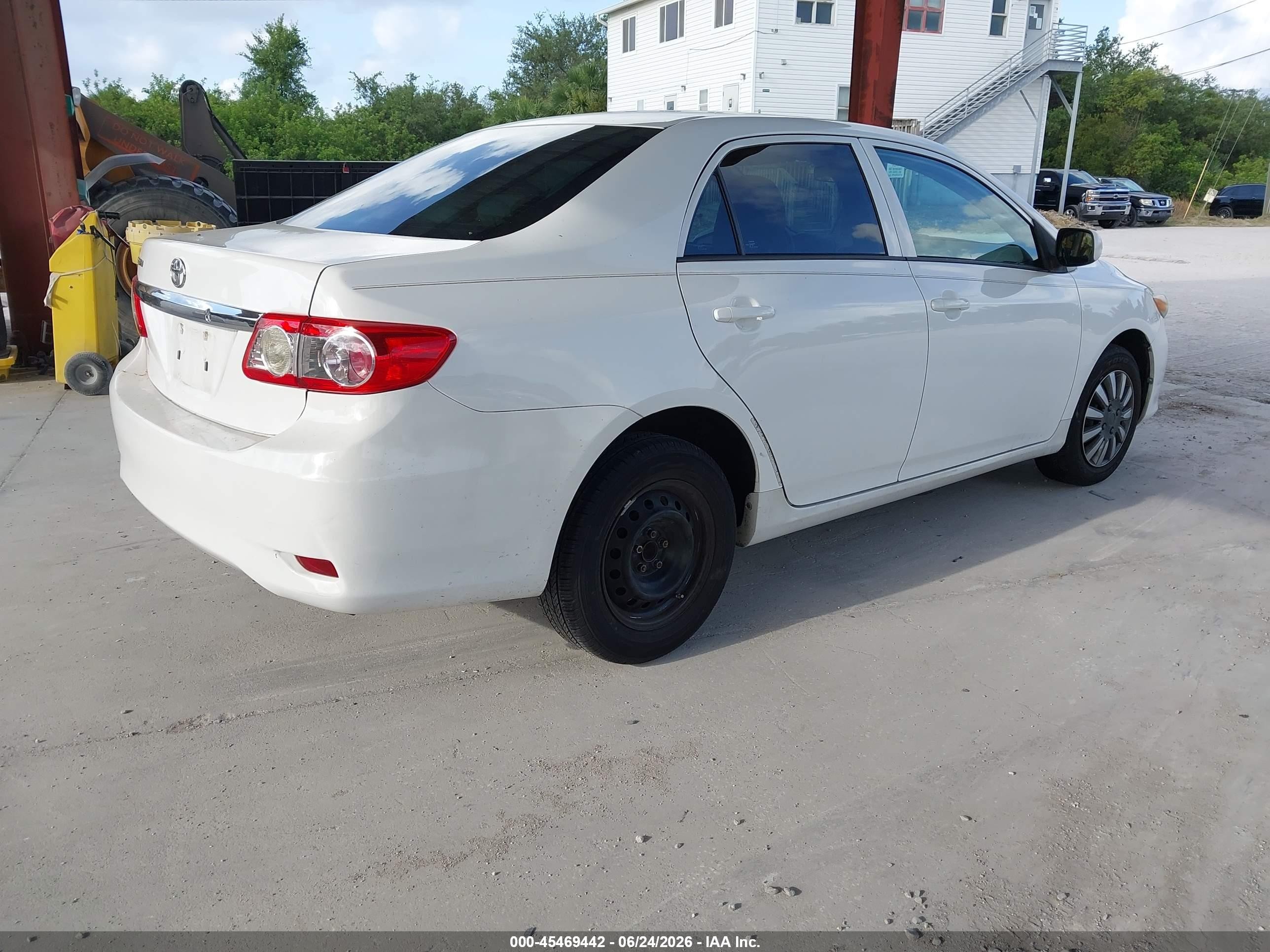 2013 Toyota Corolla L White vin: 2T1BU4EE9DC117970
