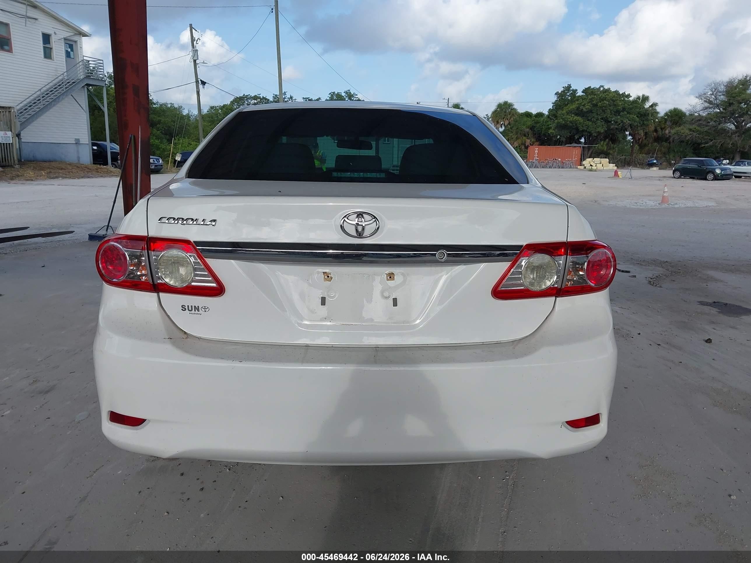 2013 Toyota Corolla L White vin: 2T1BU4EE9DC117970