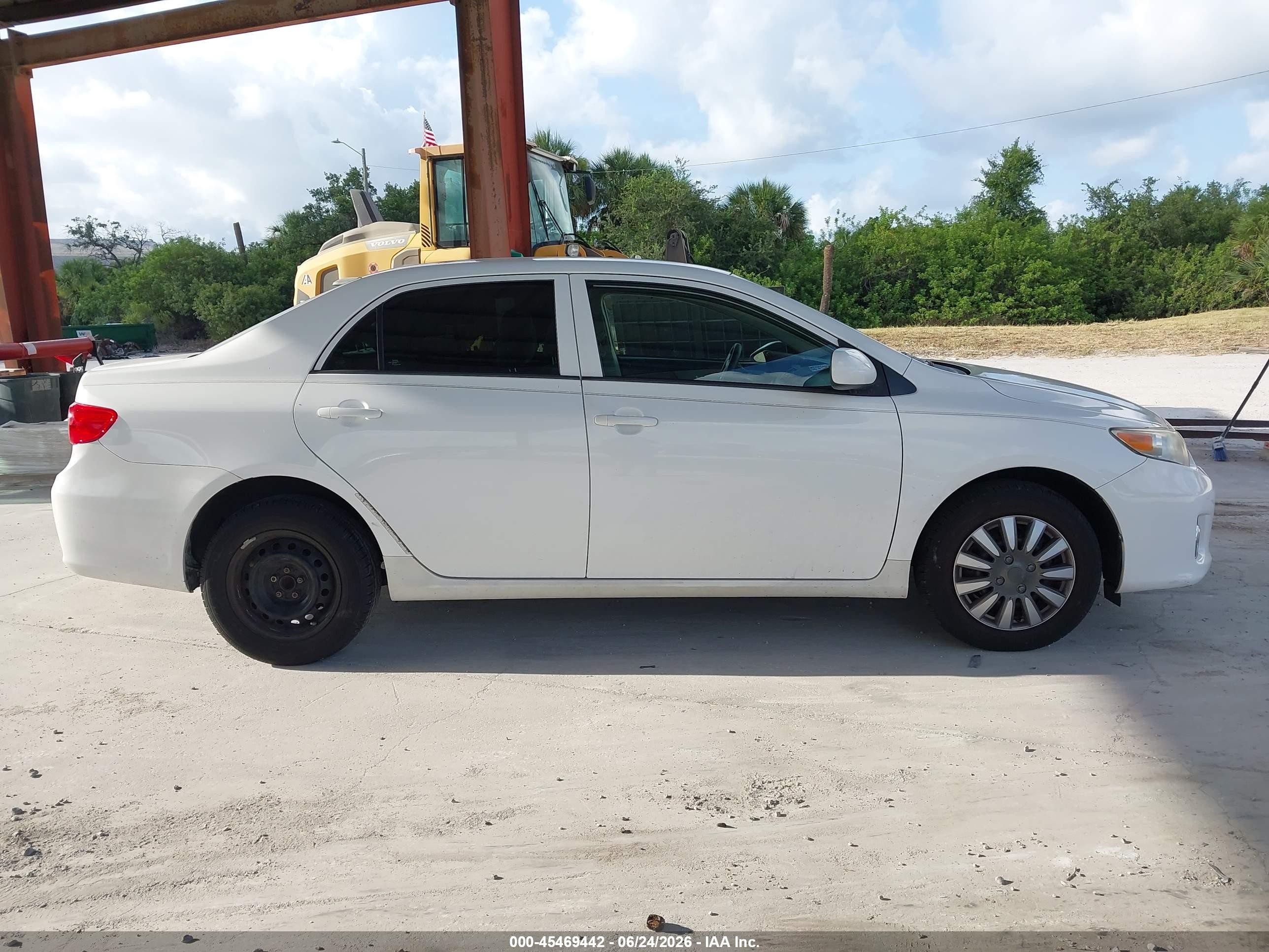2013 Toyota Corolla L White vin: 2T1BU4EE9DC117970