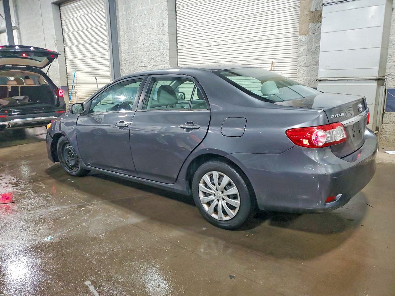 2013 Toyota Corolla Le Blue vin: 2T1BU4EE9DC124174