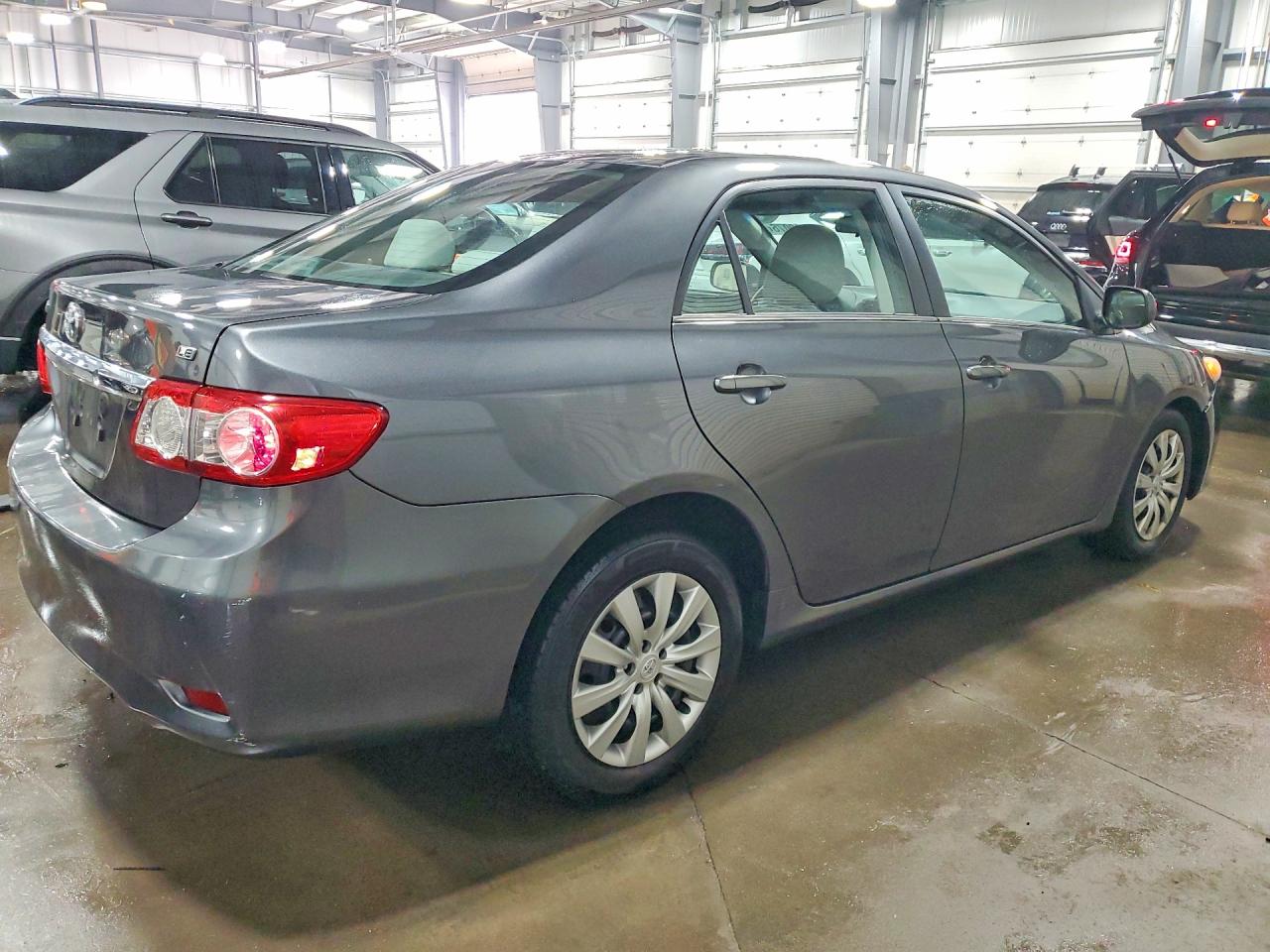2013 Toyota Corolla Le Blue vin: 2T1BU4EE9DC124174