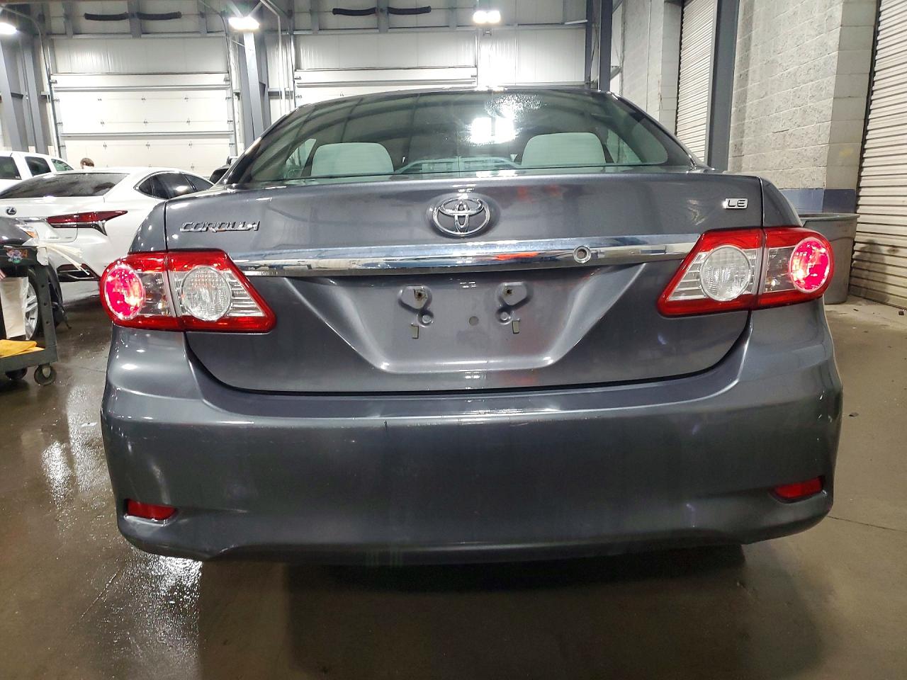 2013 Toyota Corolla Le Blue vin: 2T1BU4EE9DC124174