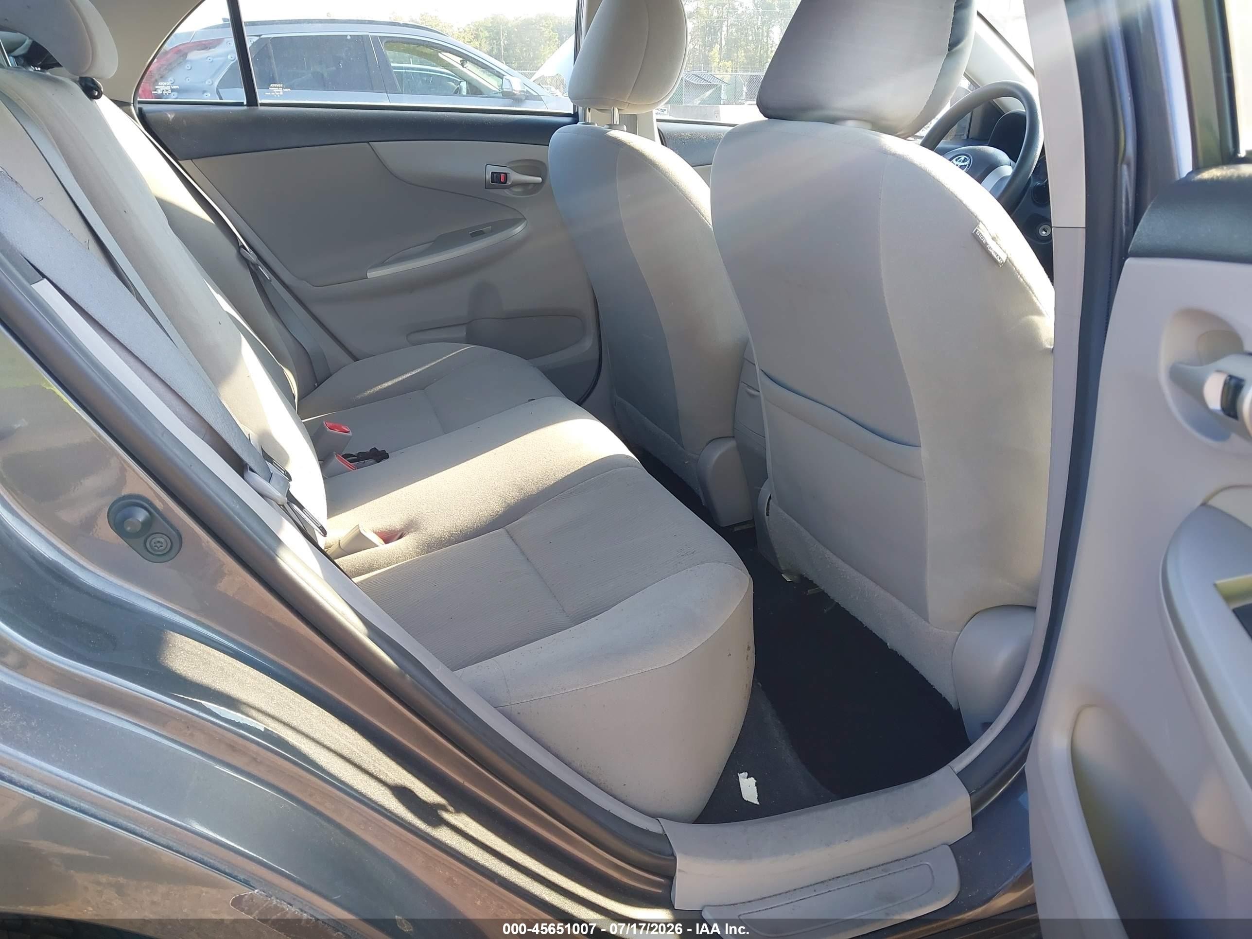 2013 Toyota Corolla Le Gray vin: 2T1BU4EE9DC124532