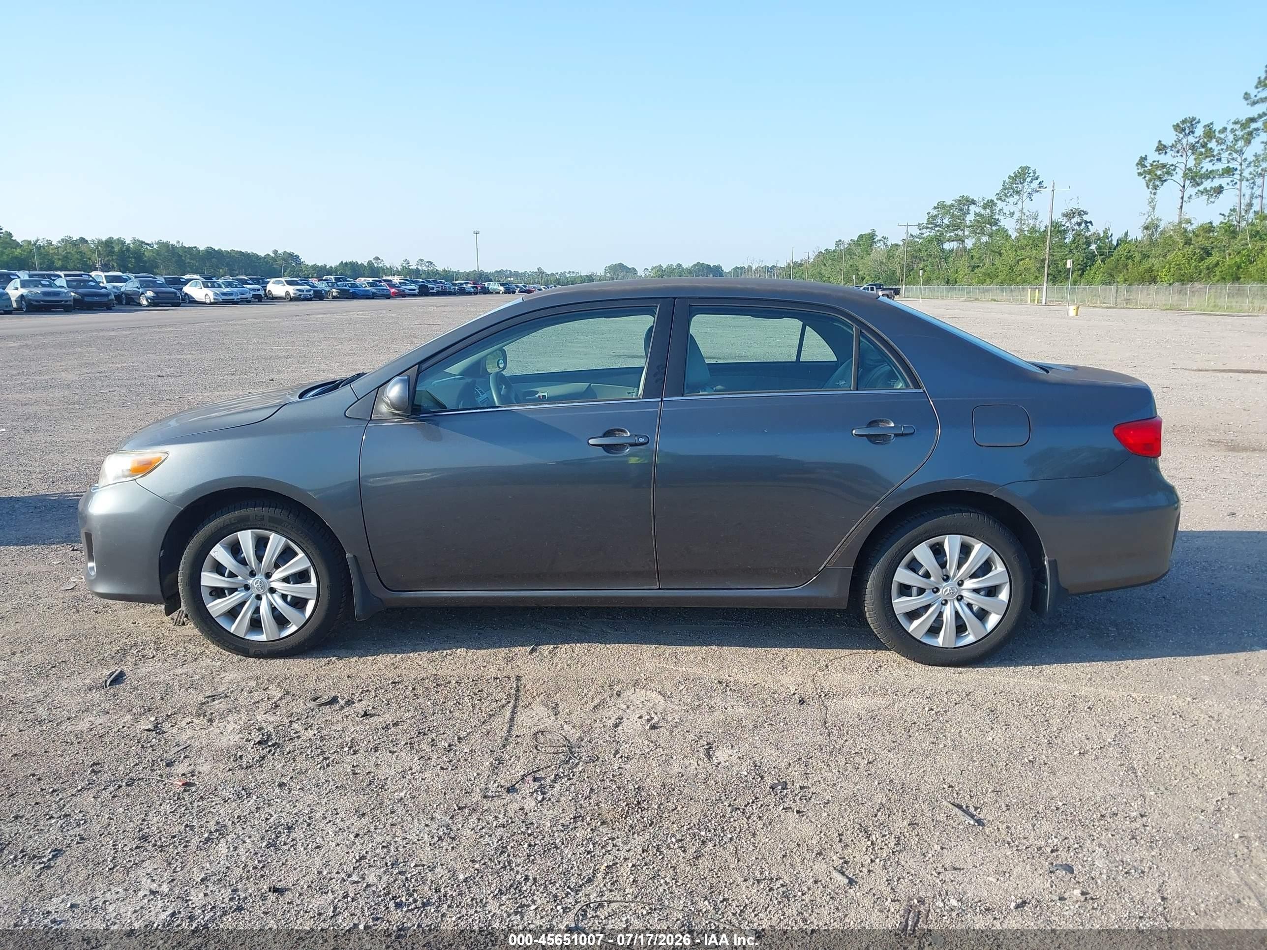 2013 Toyota Corolla Le Gray vin: 2T1BU4EE9DC124532