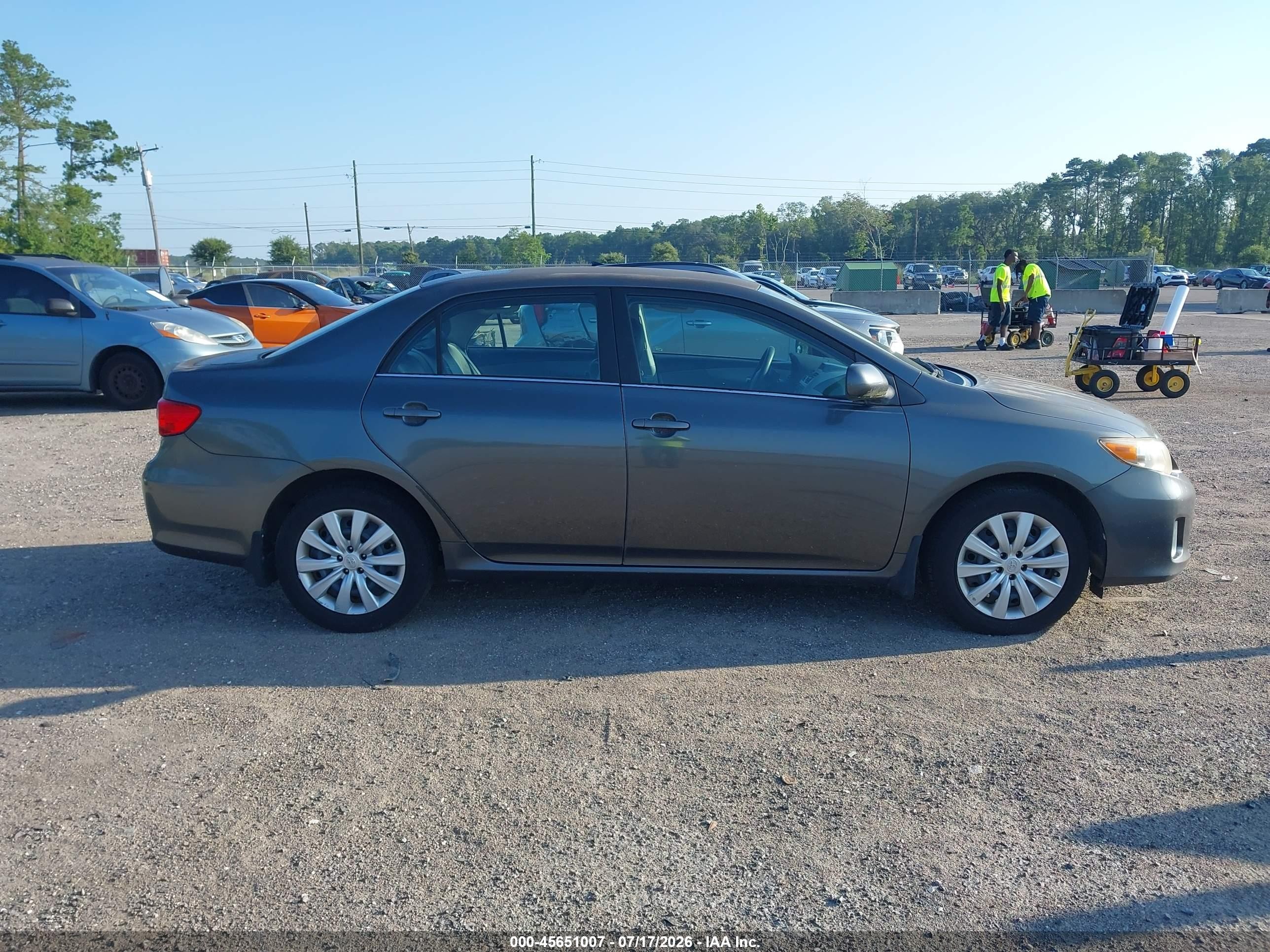 2013 Toyota Corolla Le Gray vin: 2T1BU4EE9DC124532