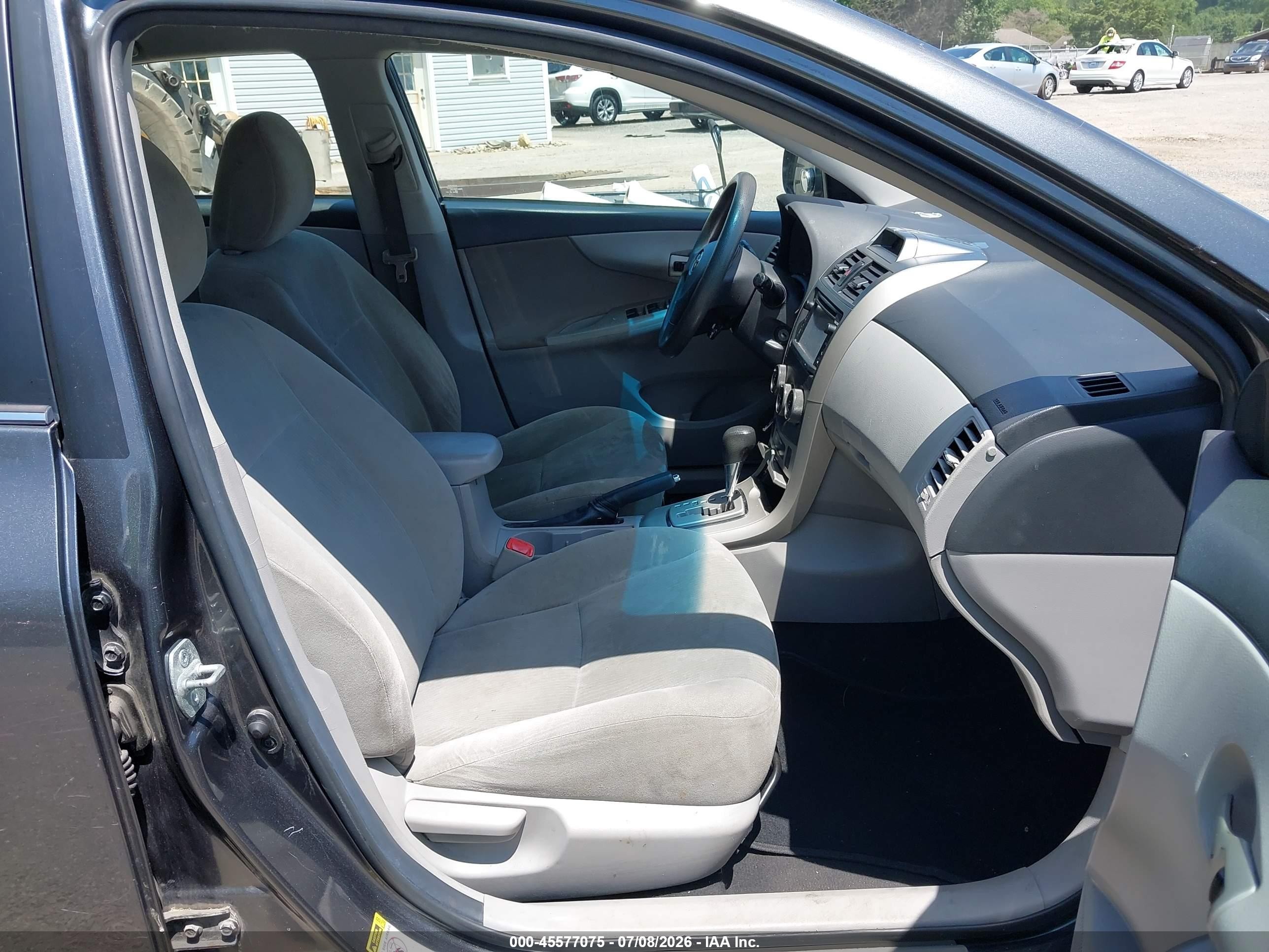 2013 Toyota Corolla Le Gray vin: 2T1BU4EE9DC936168