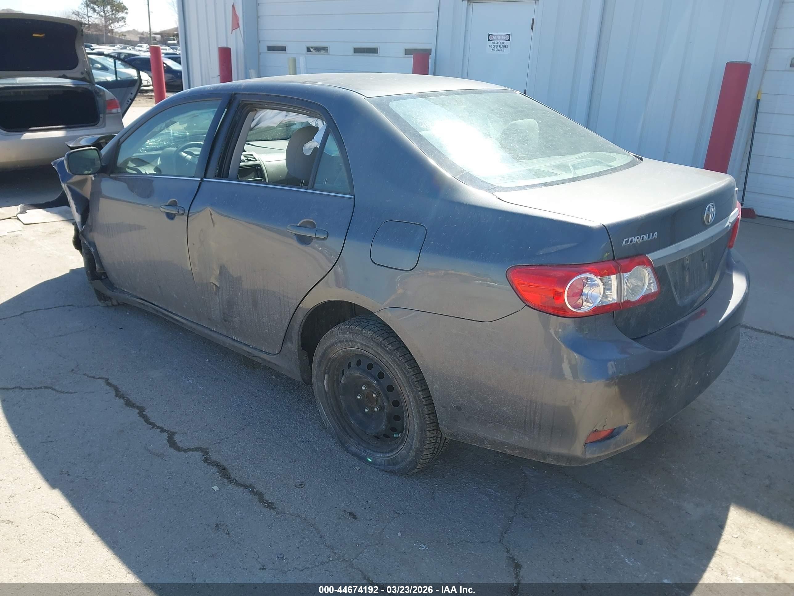 2013 Toyota Corolla Le Gray vin: 2T1BU4EE9DC942035