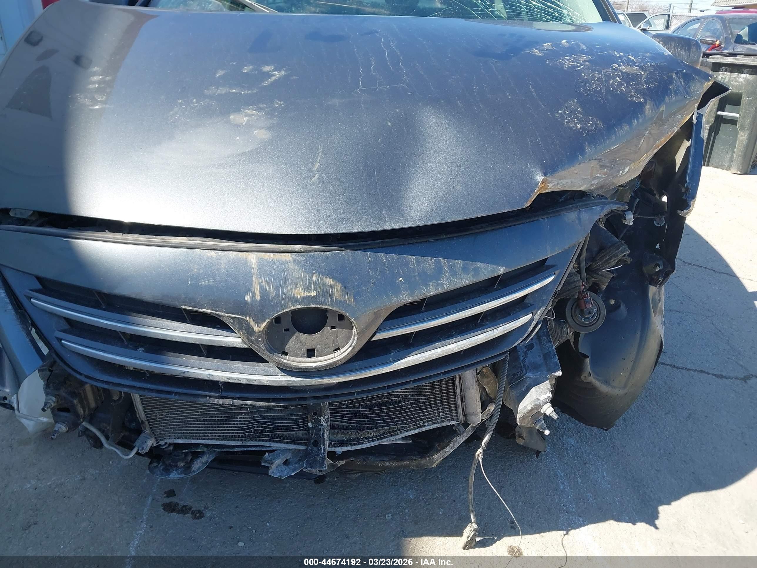 2013 Toyota Corolla Le Gray vin: 2T1BU4EE9DC942035