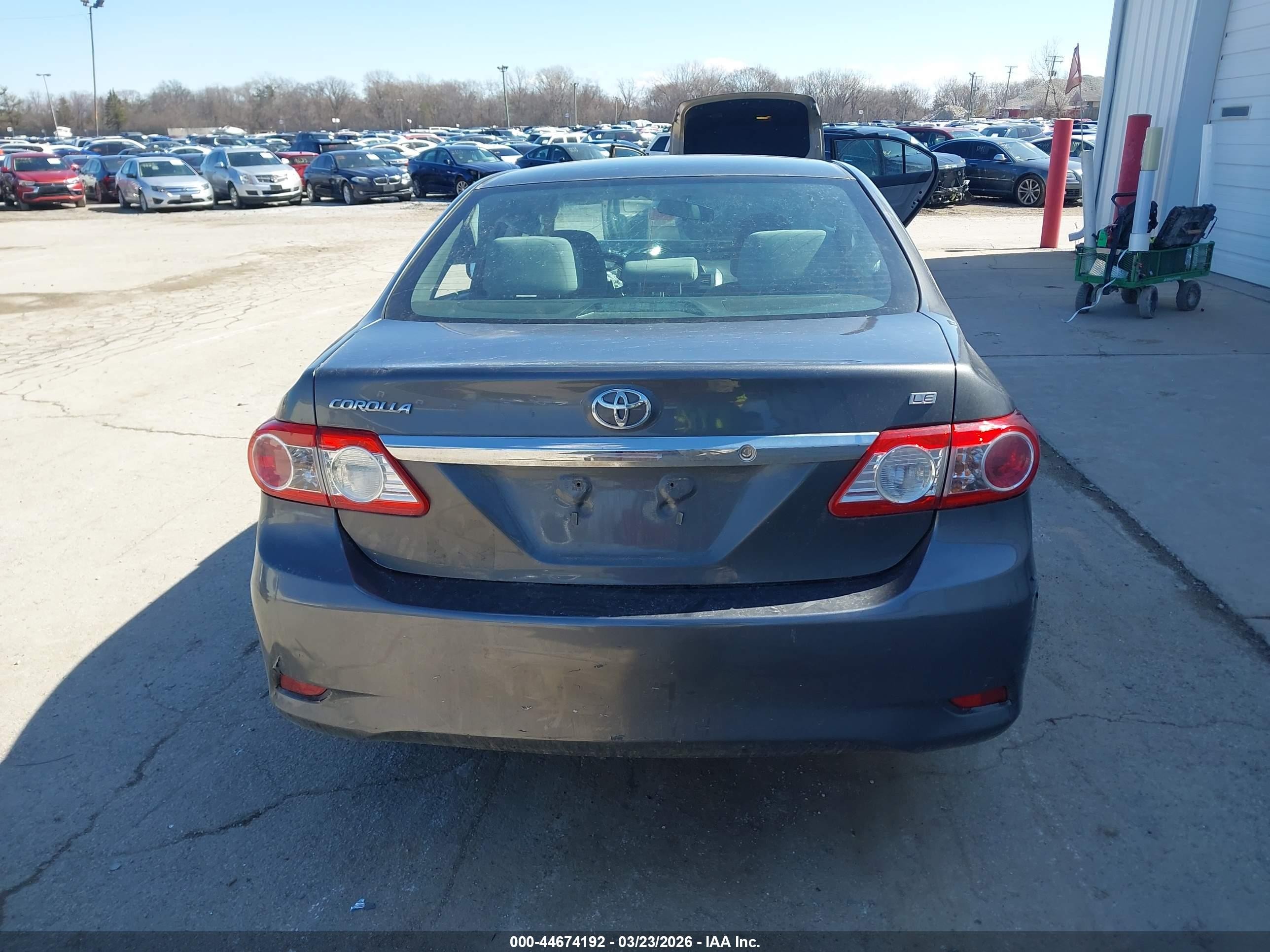 2013 Toyota Corolla Le Gray vin: 2T1BU4EE9DC942035