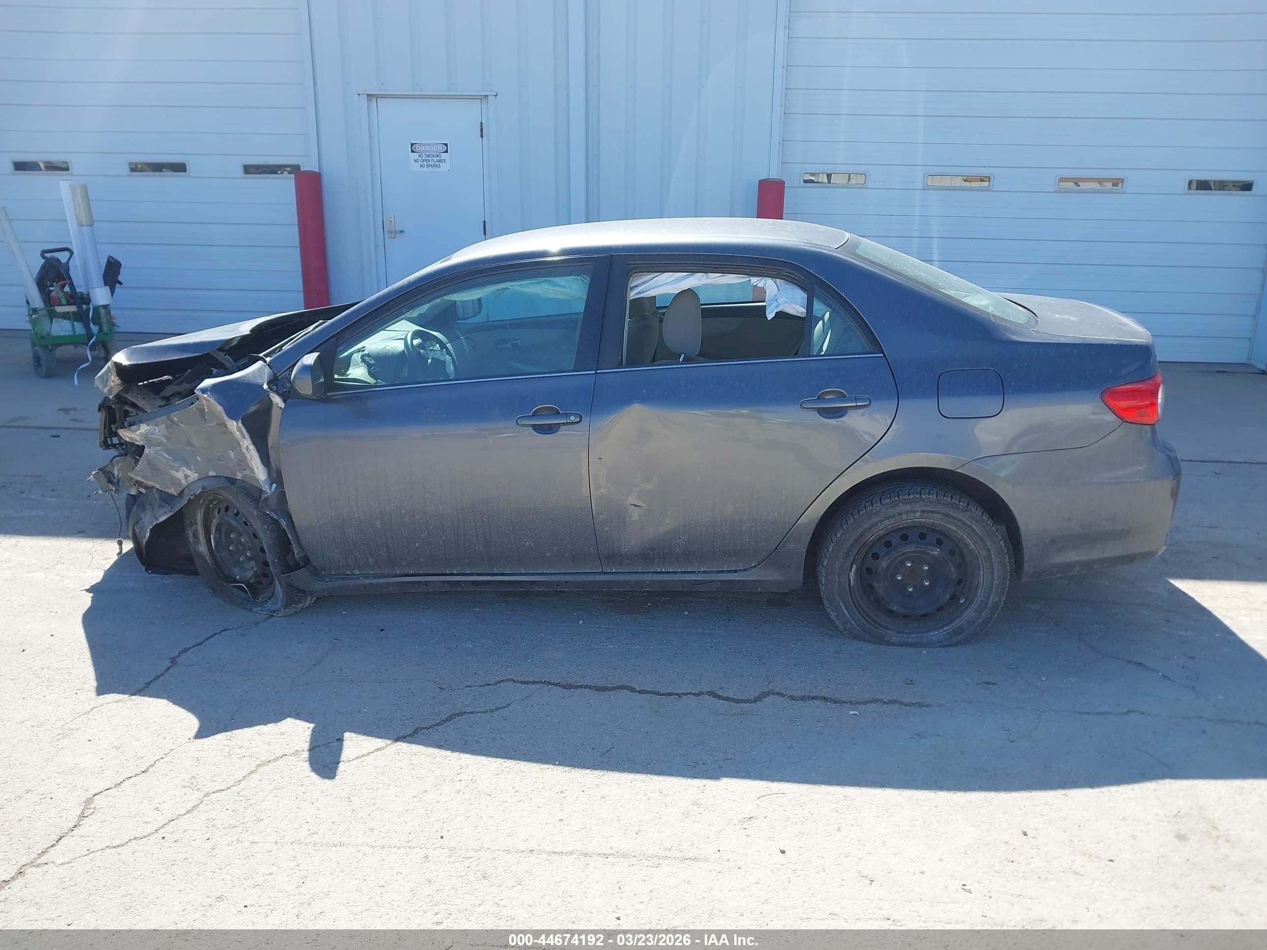 2013 Toyota Corolla Le Gray vin: 2T1BU4EE9DC942035